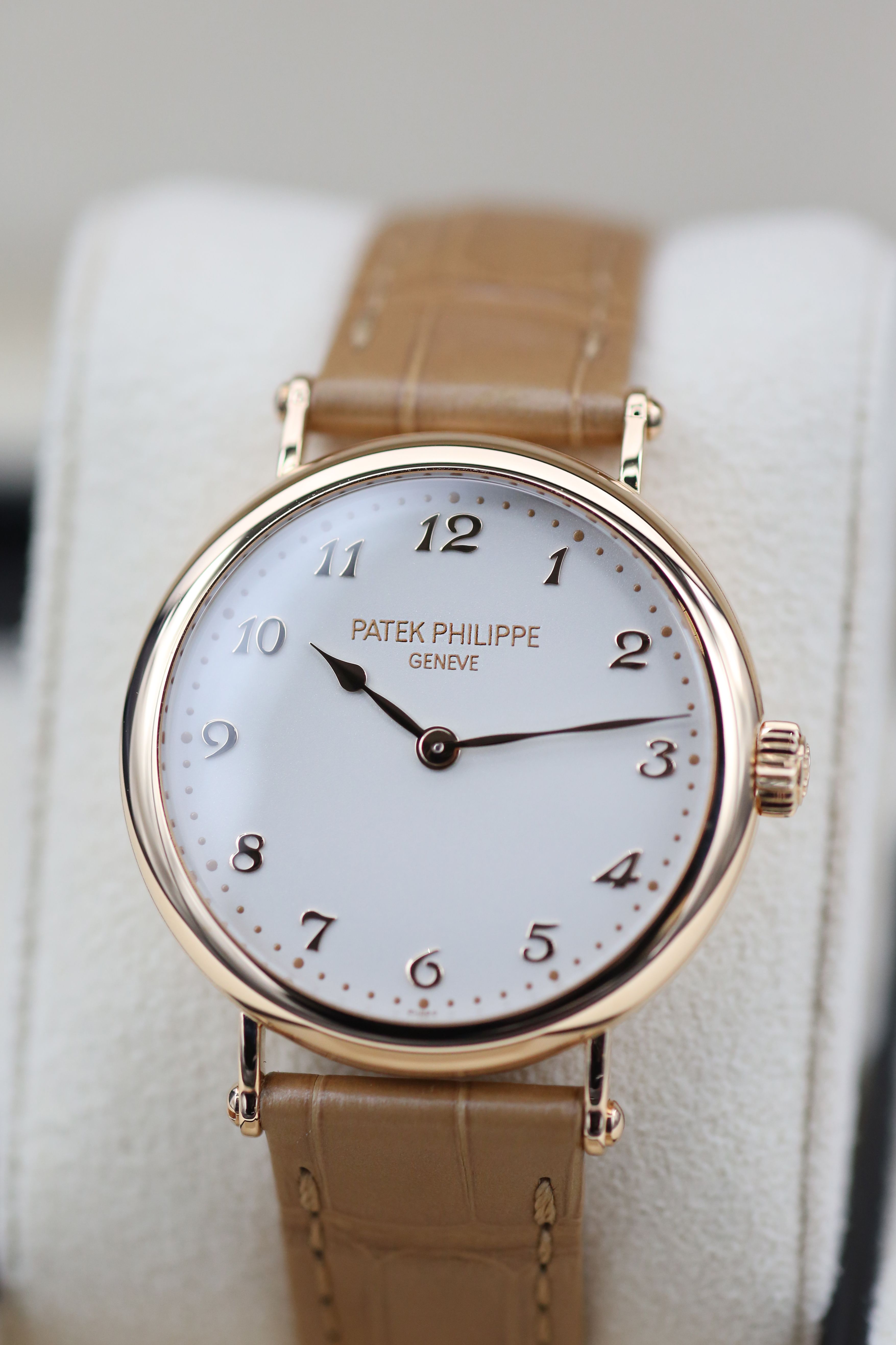 Patek Philippe Calatrava 7200R-001 Thumbnail 2