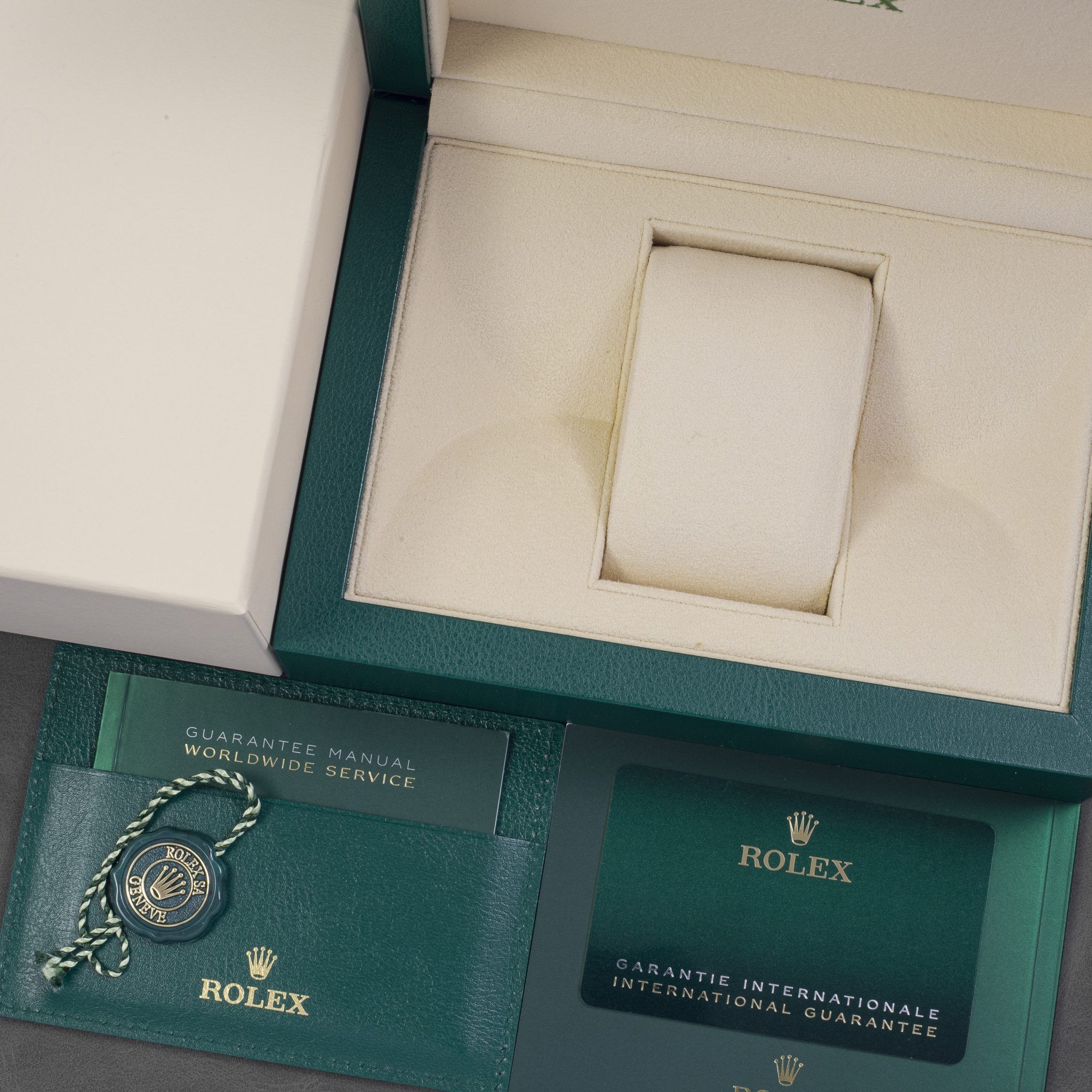 Rolex Sea-Dweller 126600 Thumbnail 6