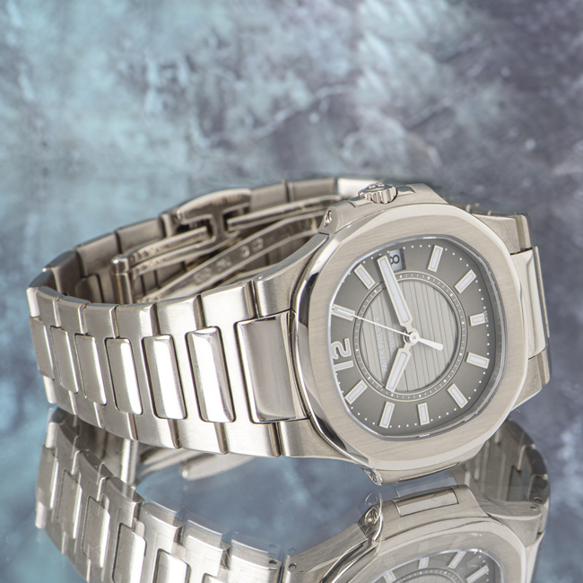 Patek Philippe Nautilus 7011/1G-010 Thumbnail 6