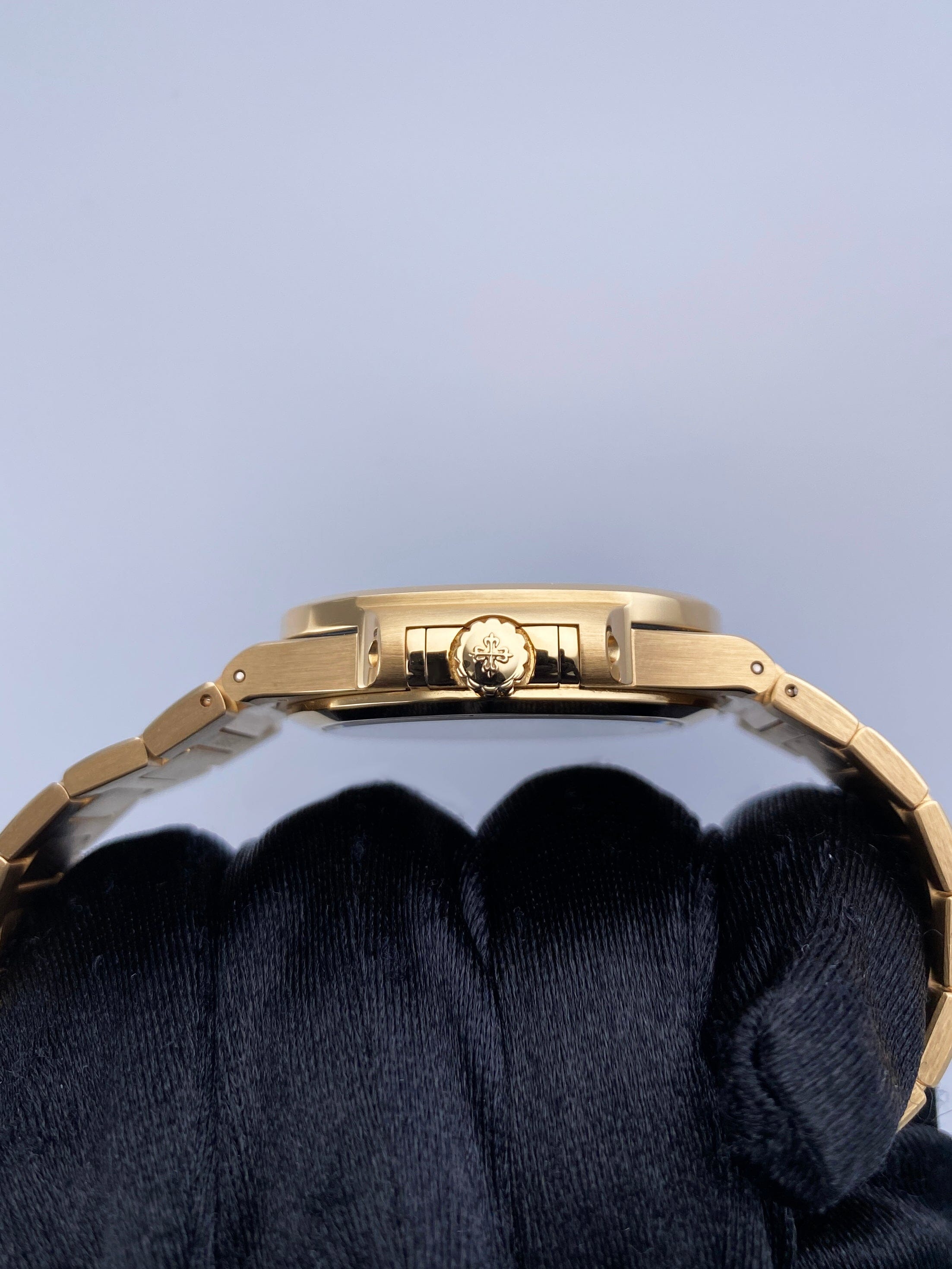 Patek Philippe Nautilus 7118/1R-010 Thumbnail 4