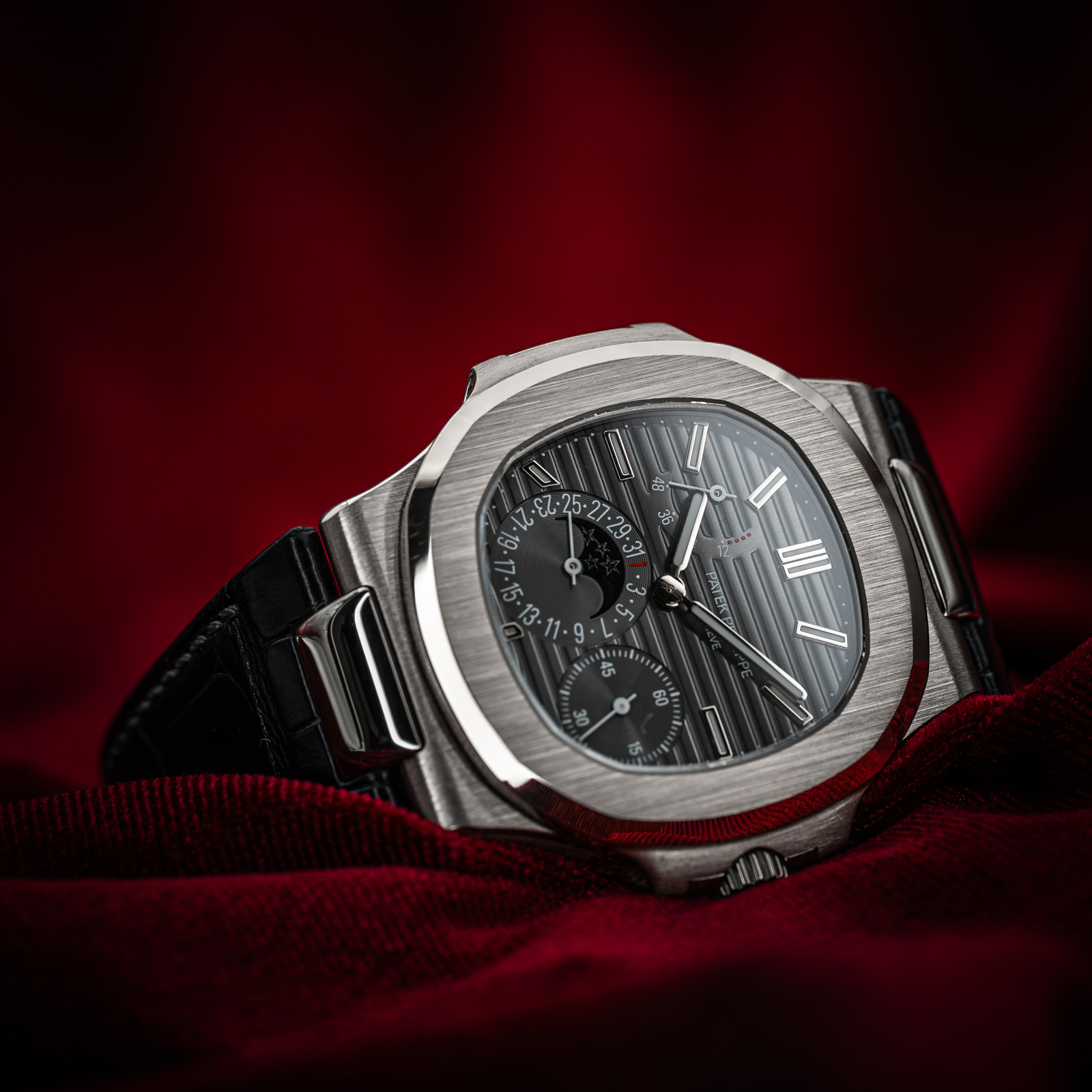 Patek Philippe Nautilus 5712G-001 Thumbnail 7