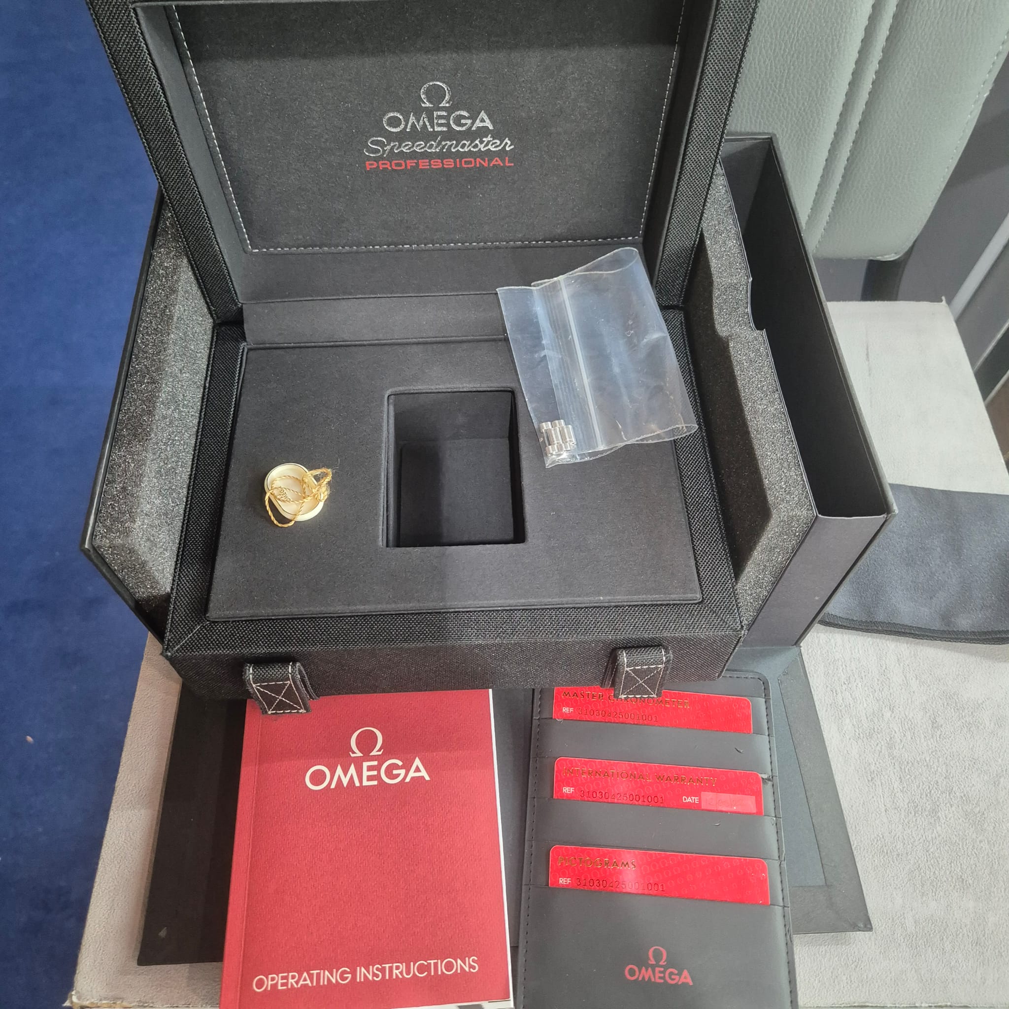 Omega Speedmaster Moonwatch Professional 310.30.42.50.01.001 Thumbnail 5