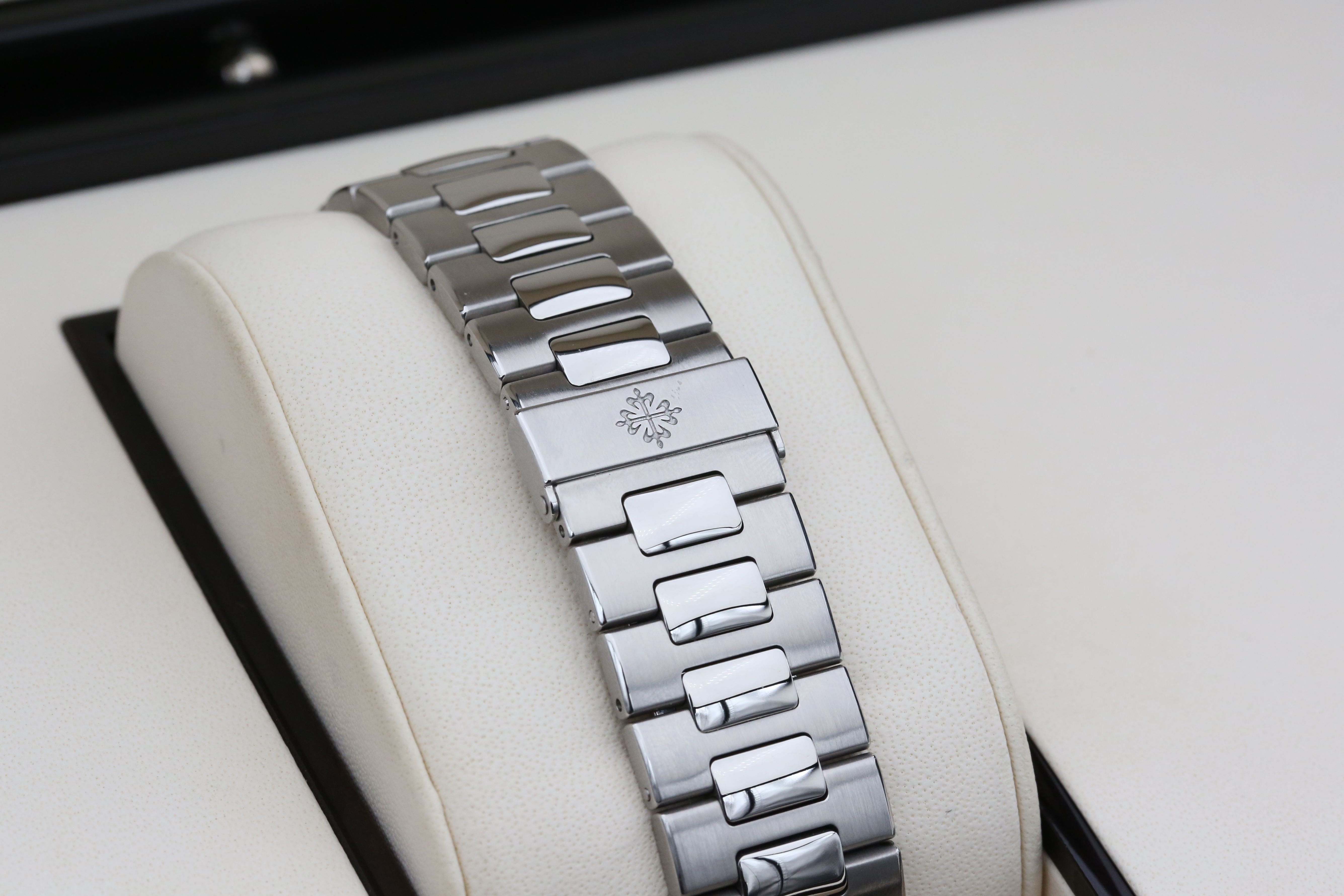 Patek Philippe Nautilus 5711/1A-010 Thumbnail 3