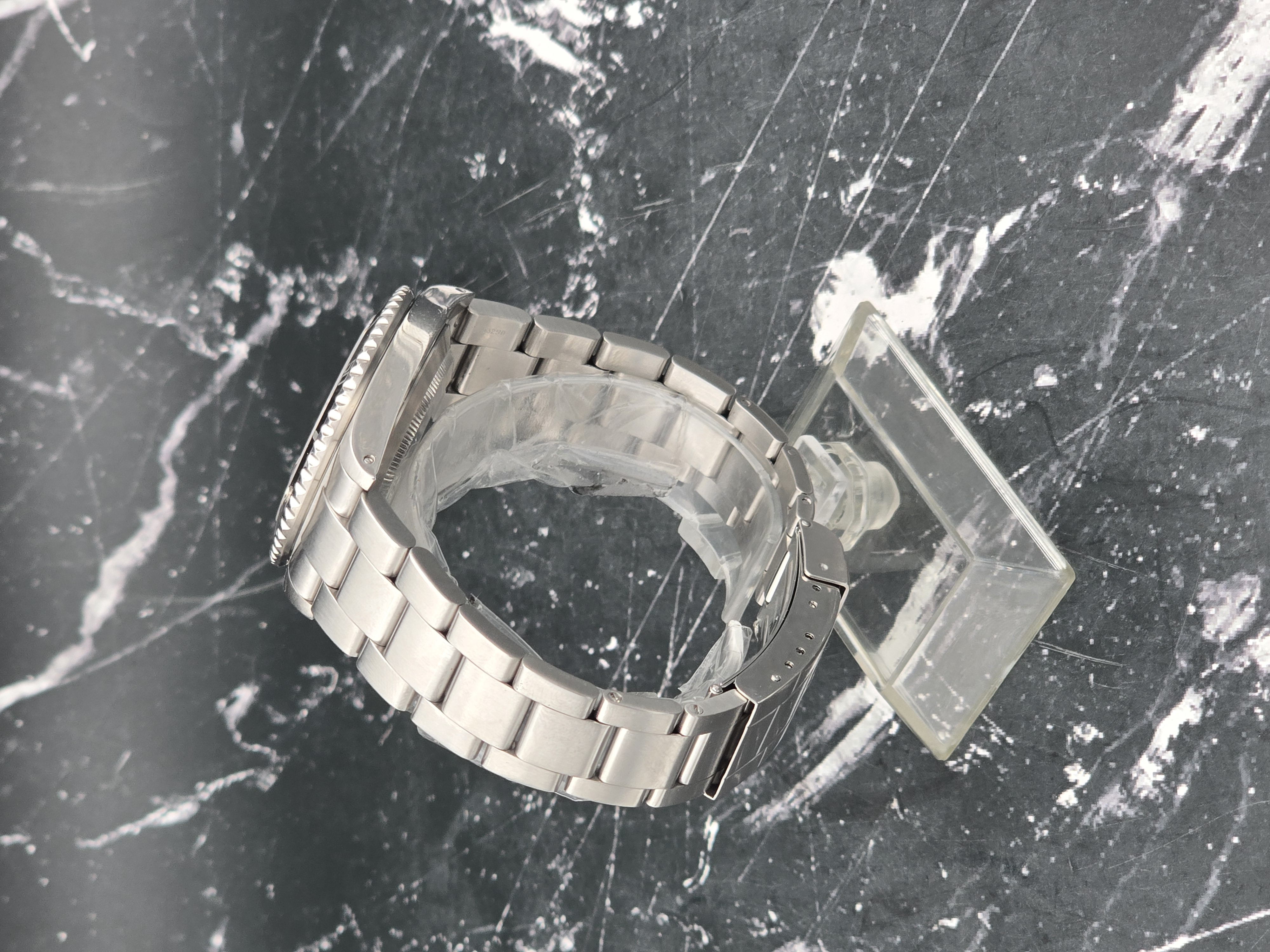 Rolex Submariner 16610 Thumbnail 3