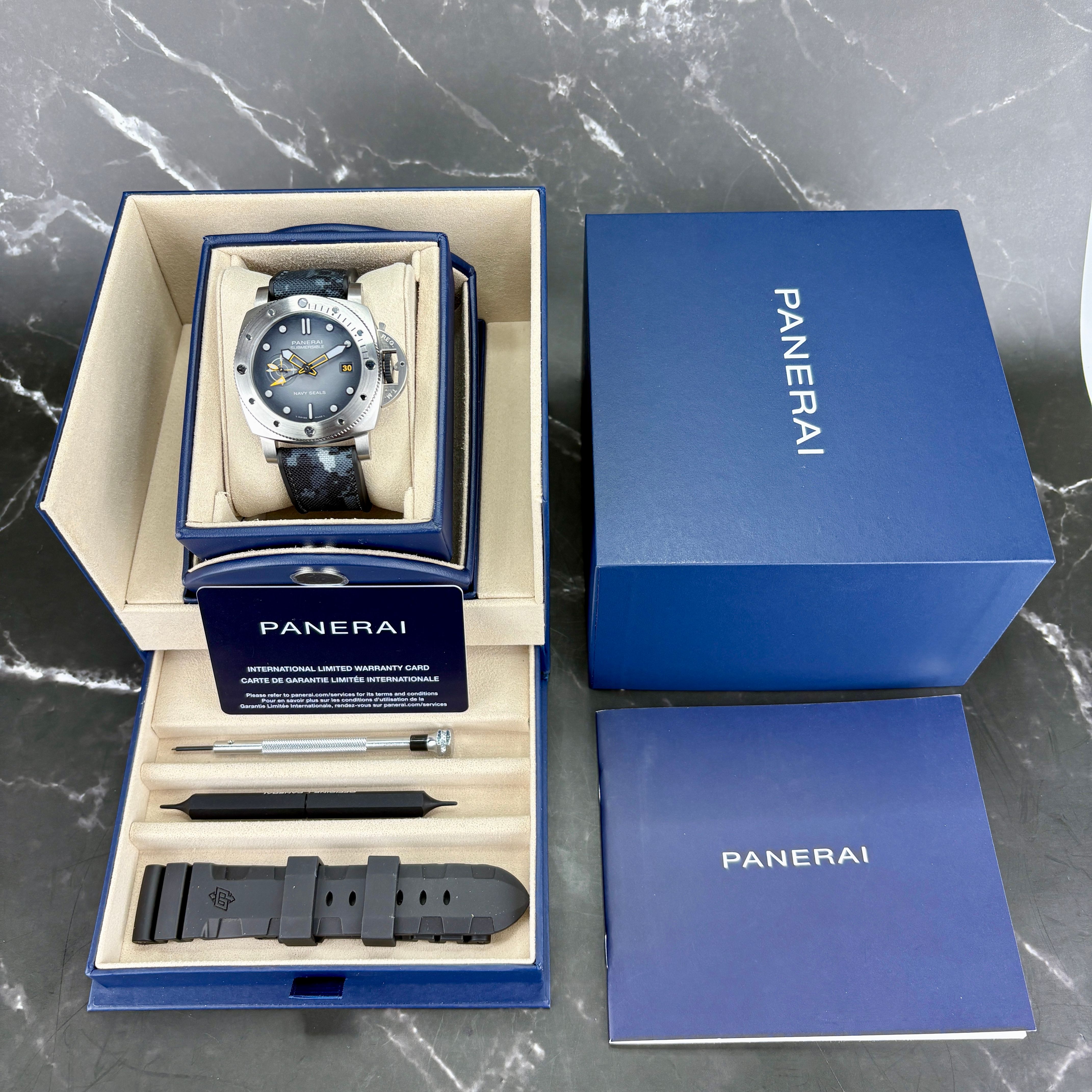 Panerai Submersible PAM01323 Thumbnail 6