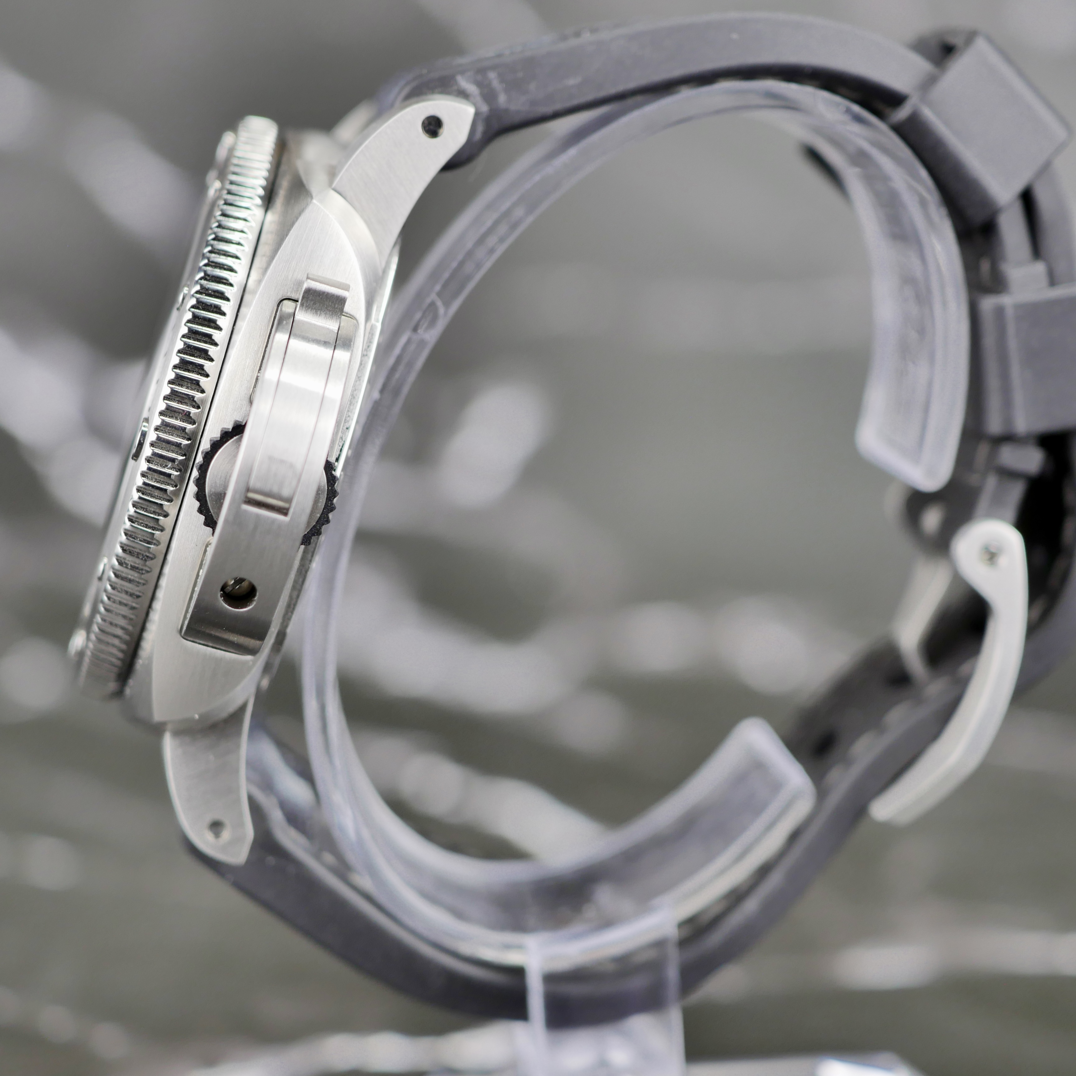 Panerai Submersible PAM01323 Thumbnail 3