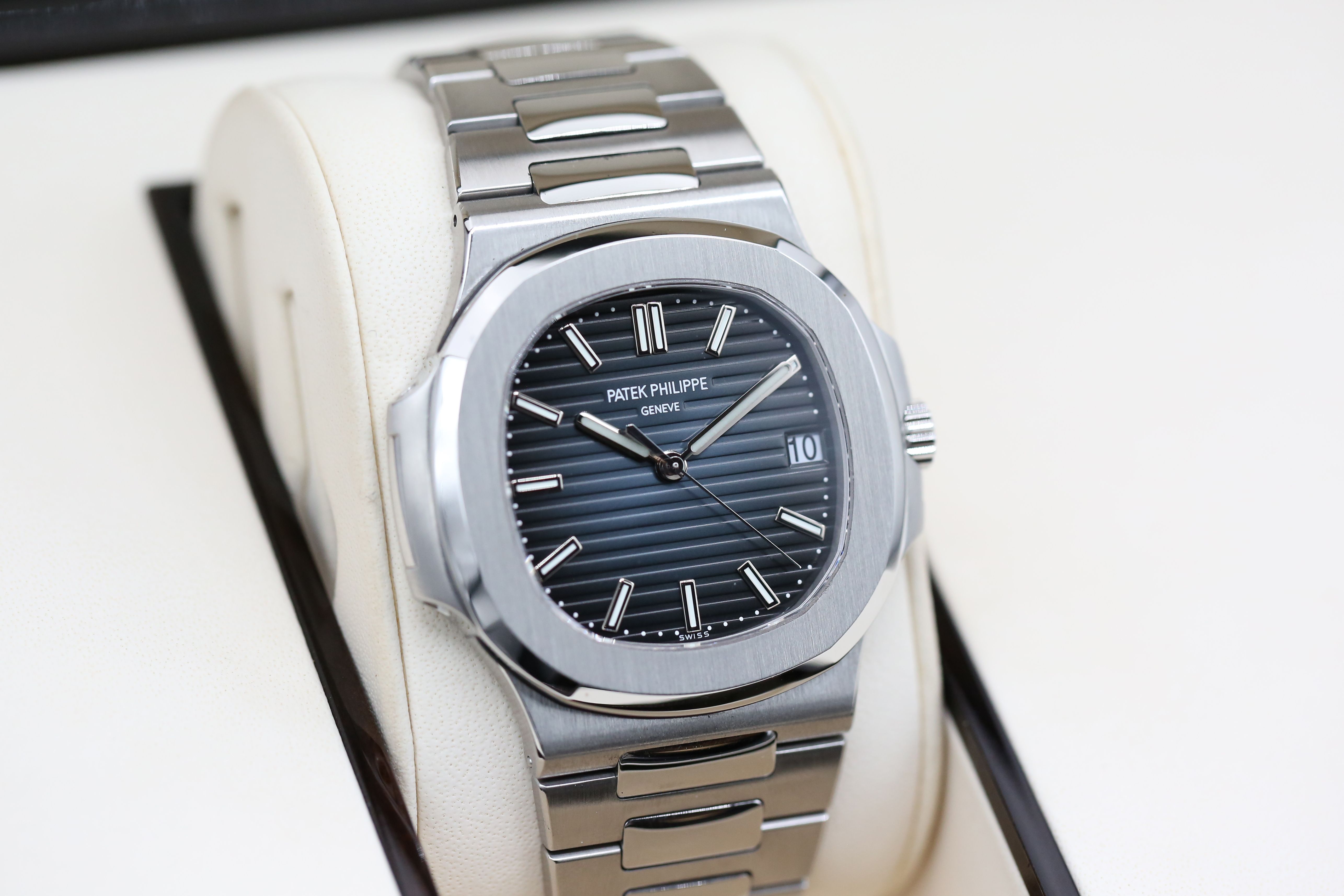 Patek Philippe Nautilus 5711/1A-010 Thumbnail 2