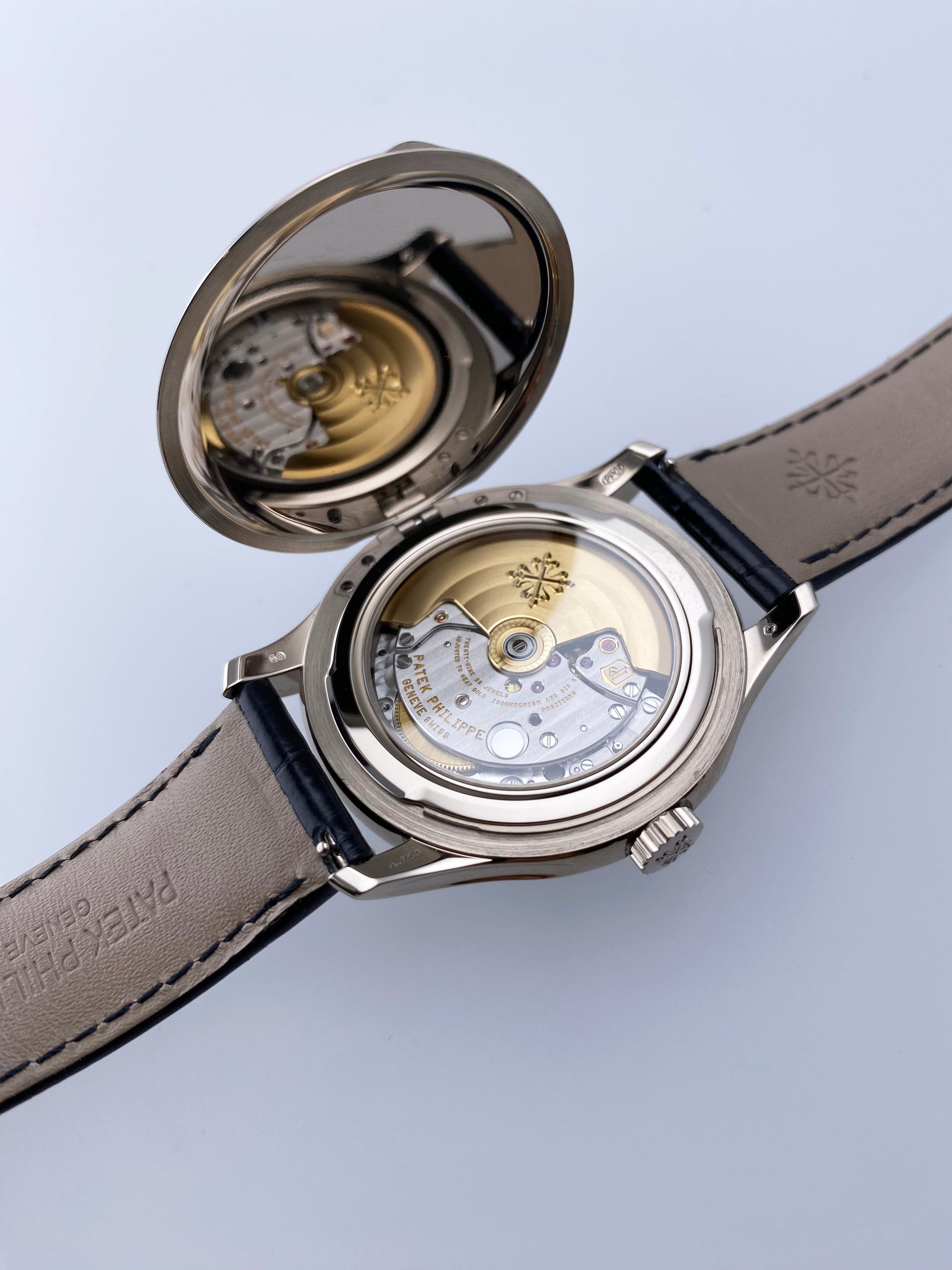 Patek Philippe Calatrava 5227G-010 Thumbnail 6