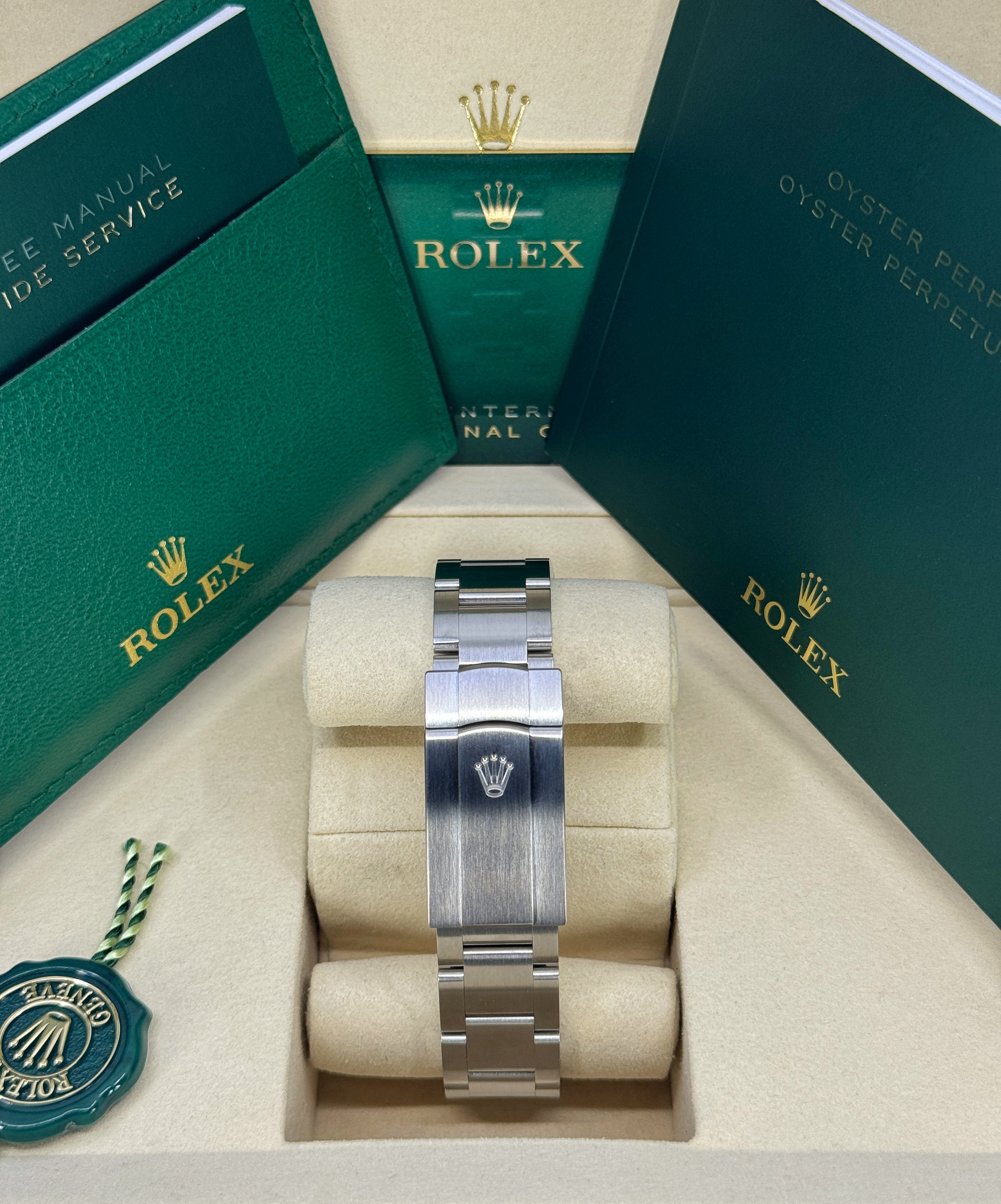 Rolex Oyster Perpetual 126000 Thumbnail 3