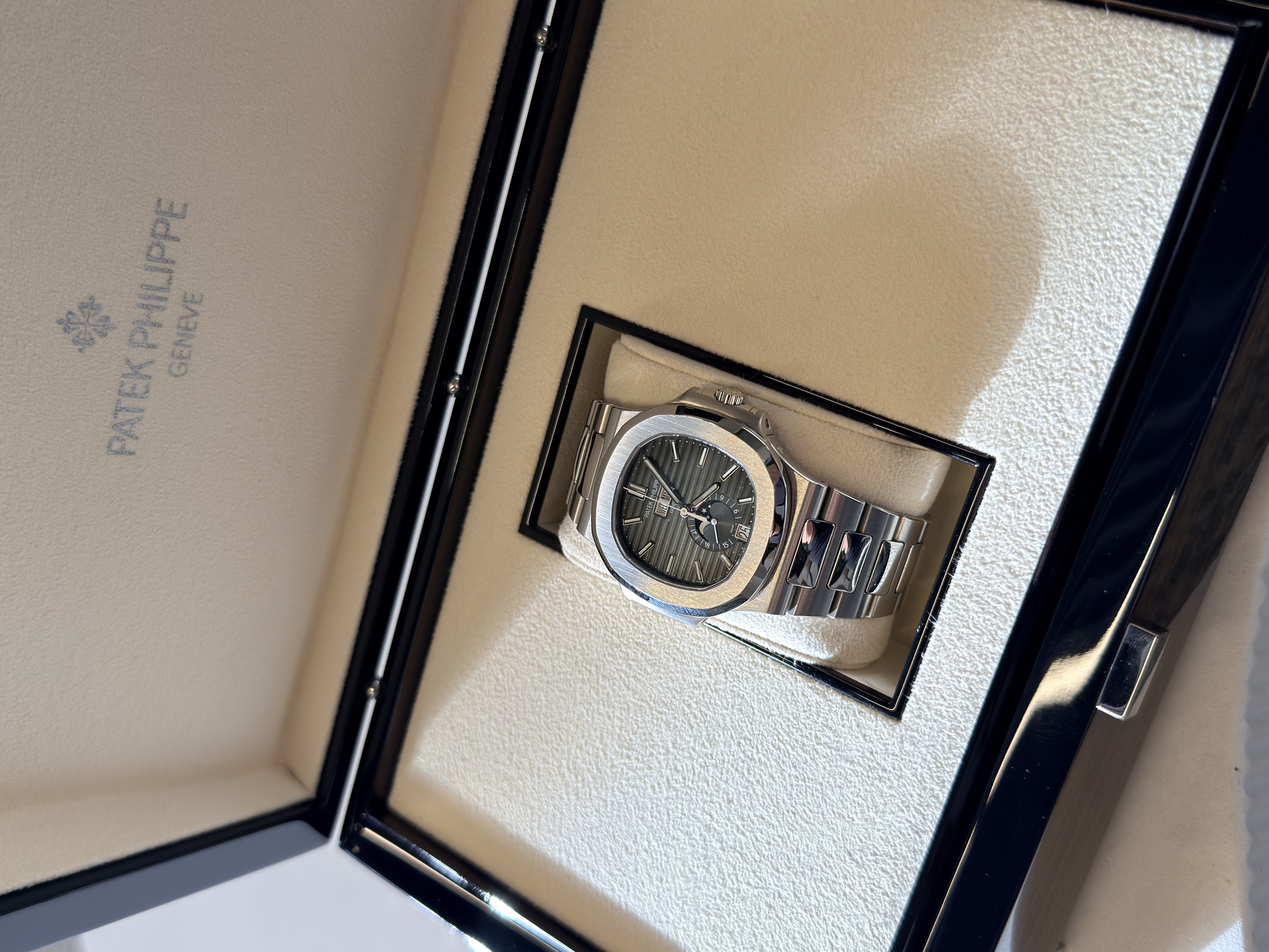 Patek Philippe Nautilus 5726/1A-014 Thumbnail 4