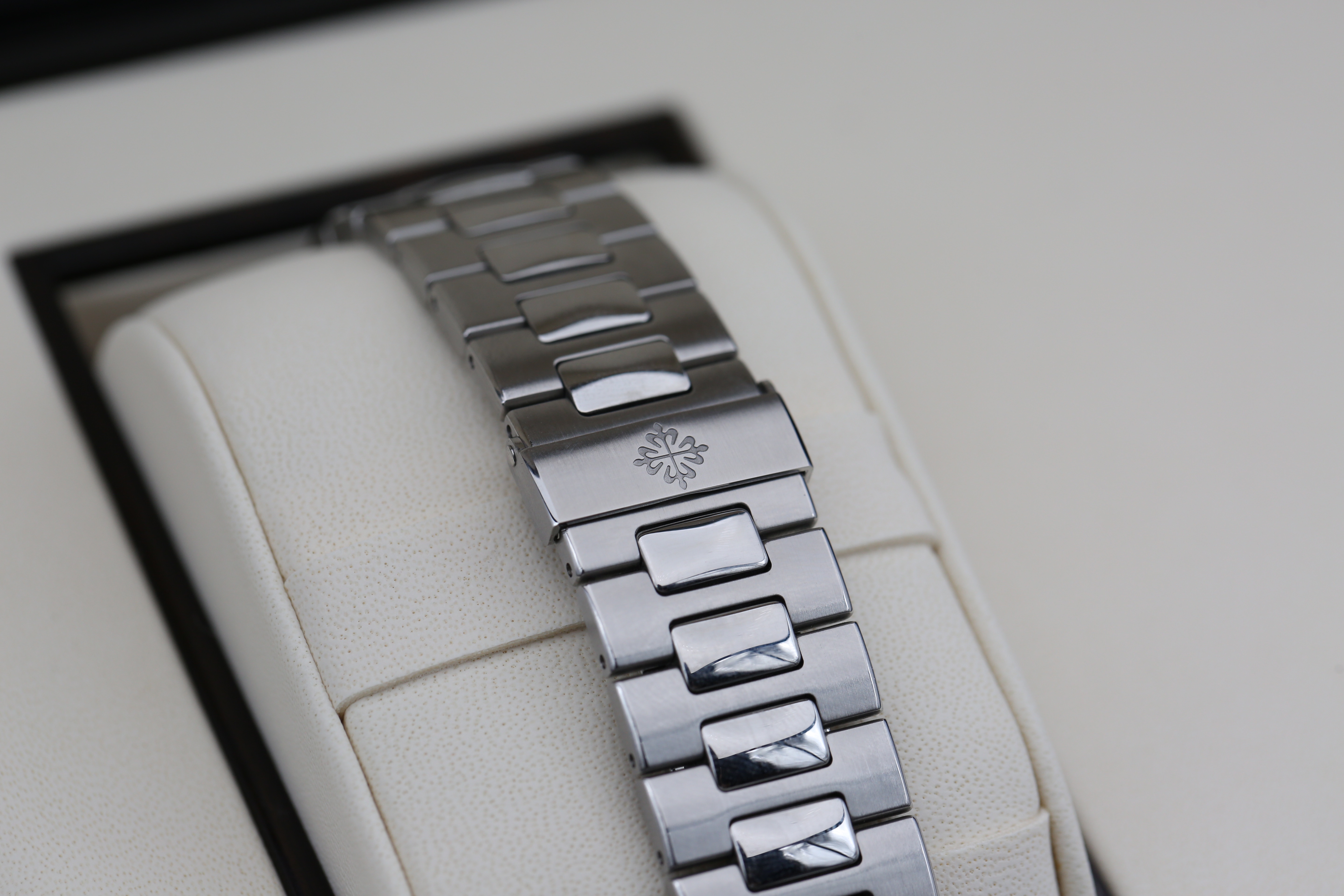 Patek Philippe Nautilus 5711/1A-010 Thumbnail 3