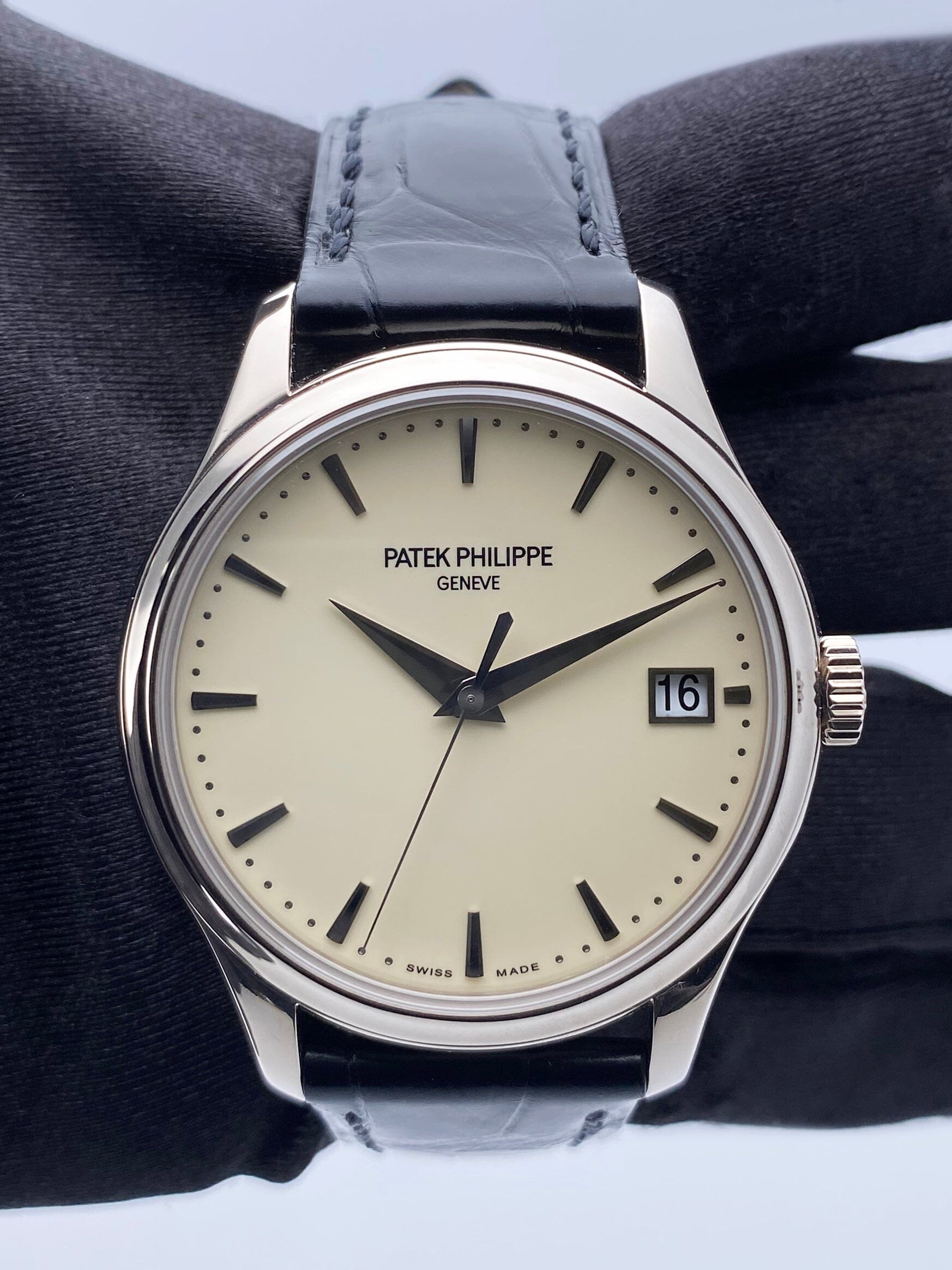 Patek Philippe Calatrava 5227G-001 Thumbnail 3