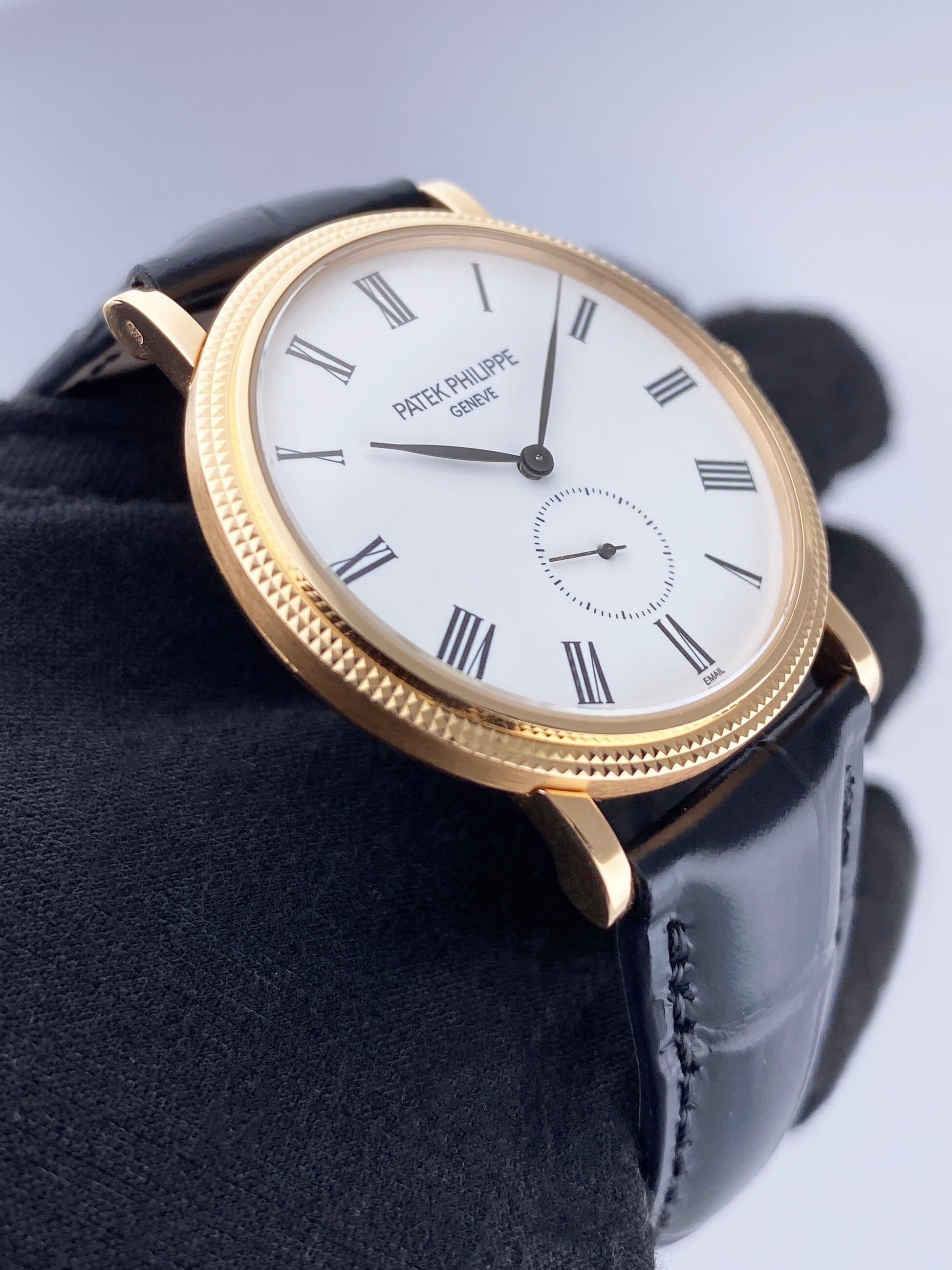 Patek Philippe Calatrava 5116R-001 Thumbnail 3