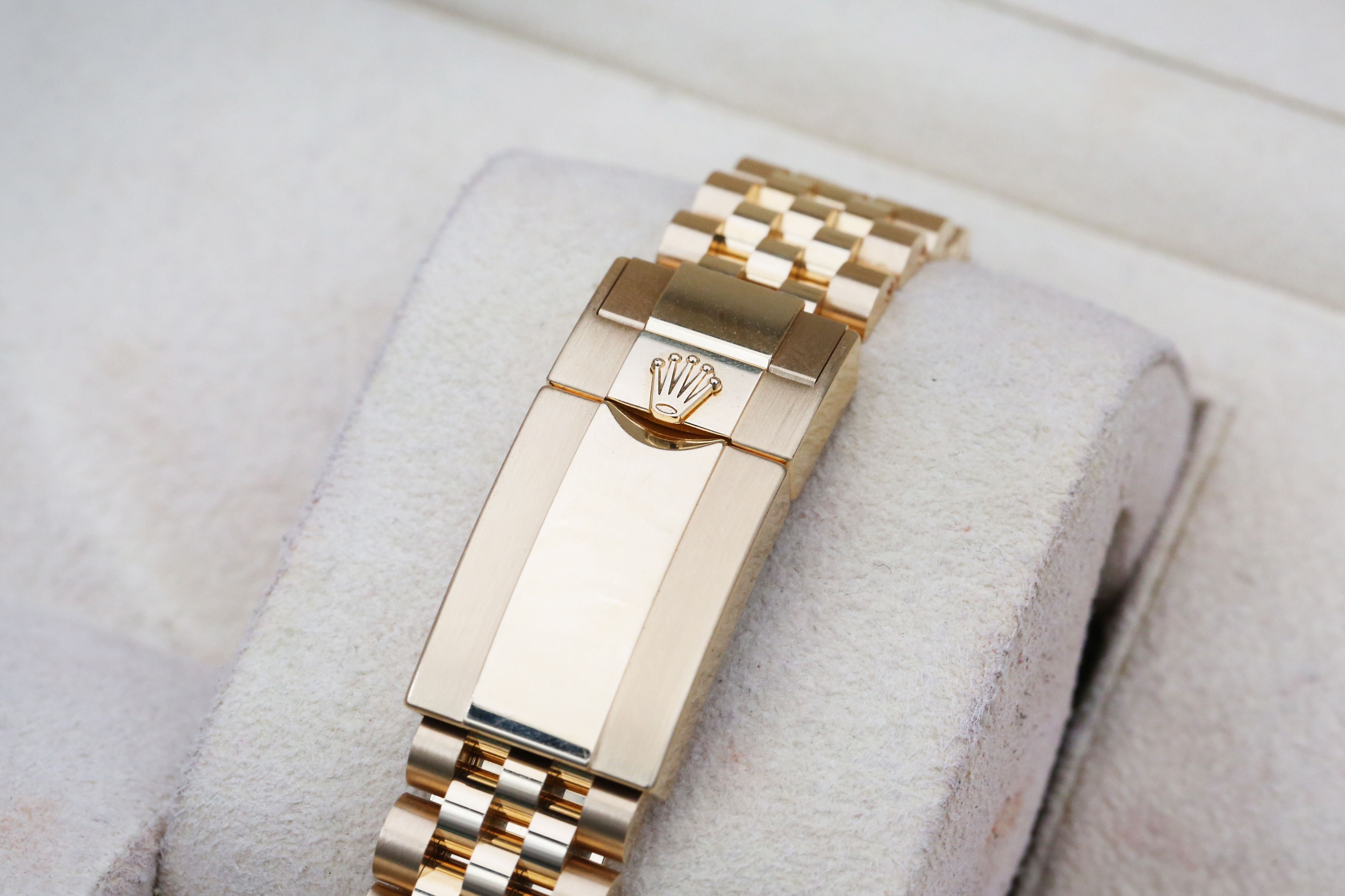 Rolex GMT Master II 126718 GRNR Thumbnail 3