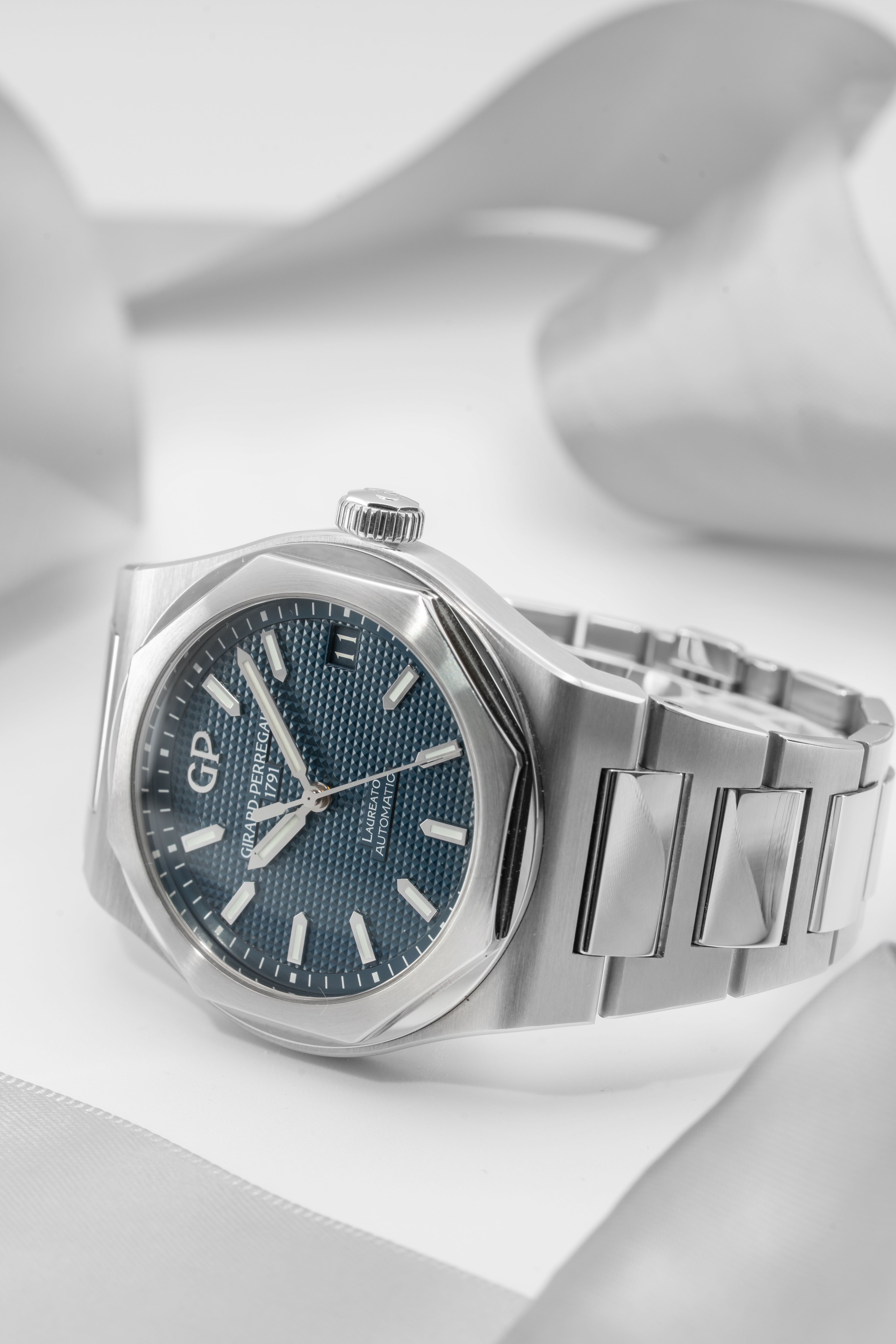 Girard Perregaux Laureato 81010-11-431-11A Thumbnail 5