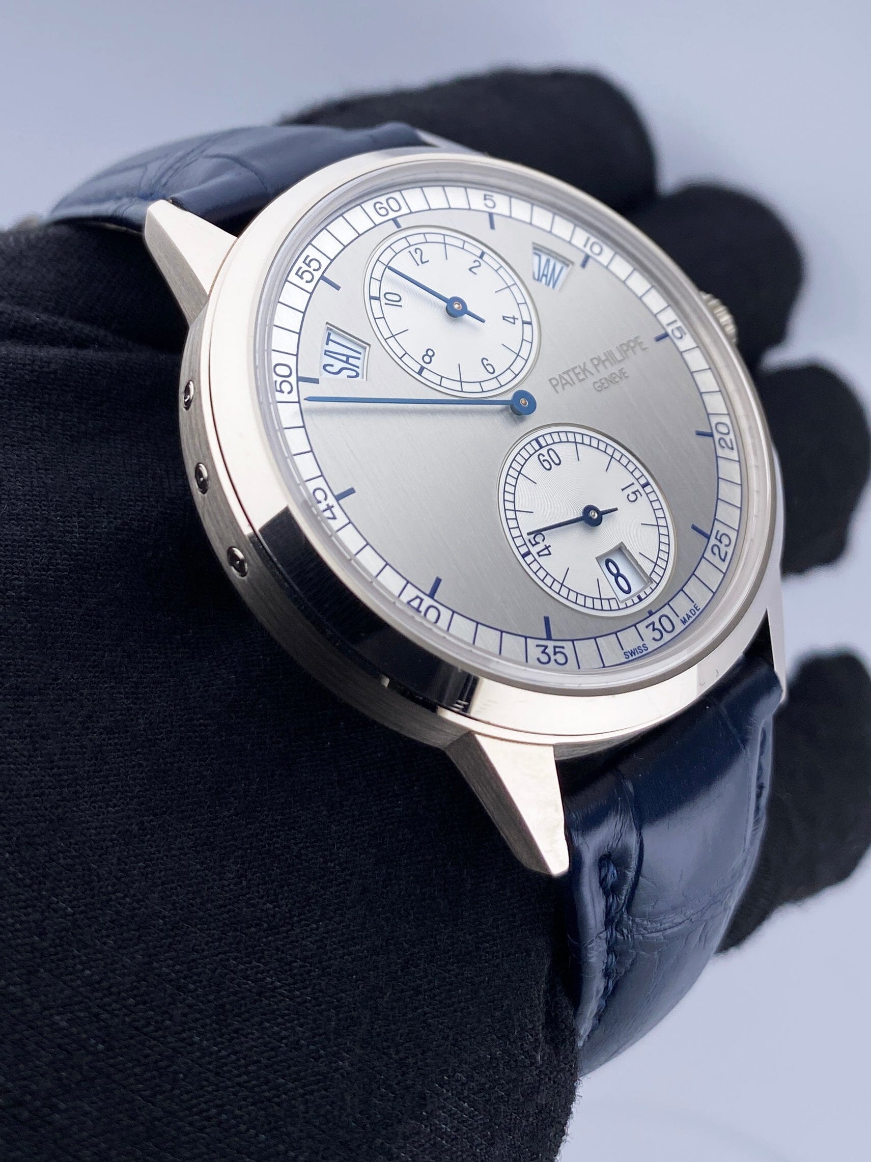 Patek Philippe Complications 5235G-001 Thumbnail 3