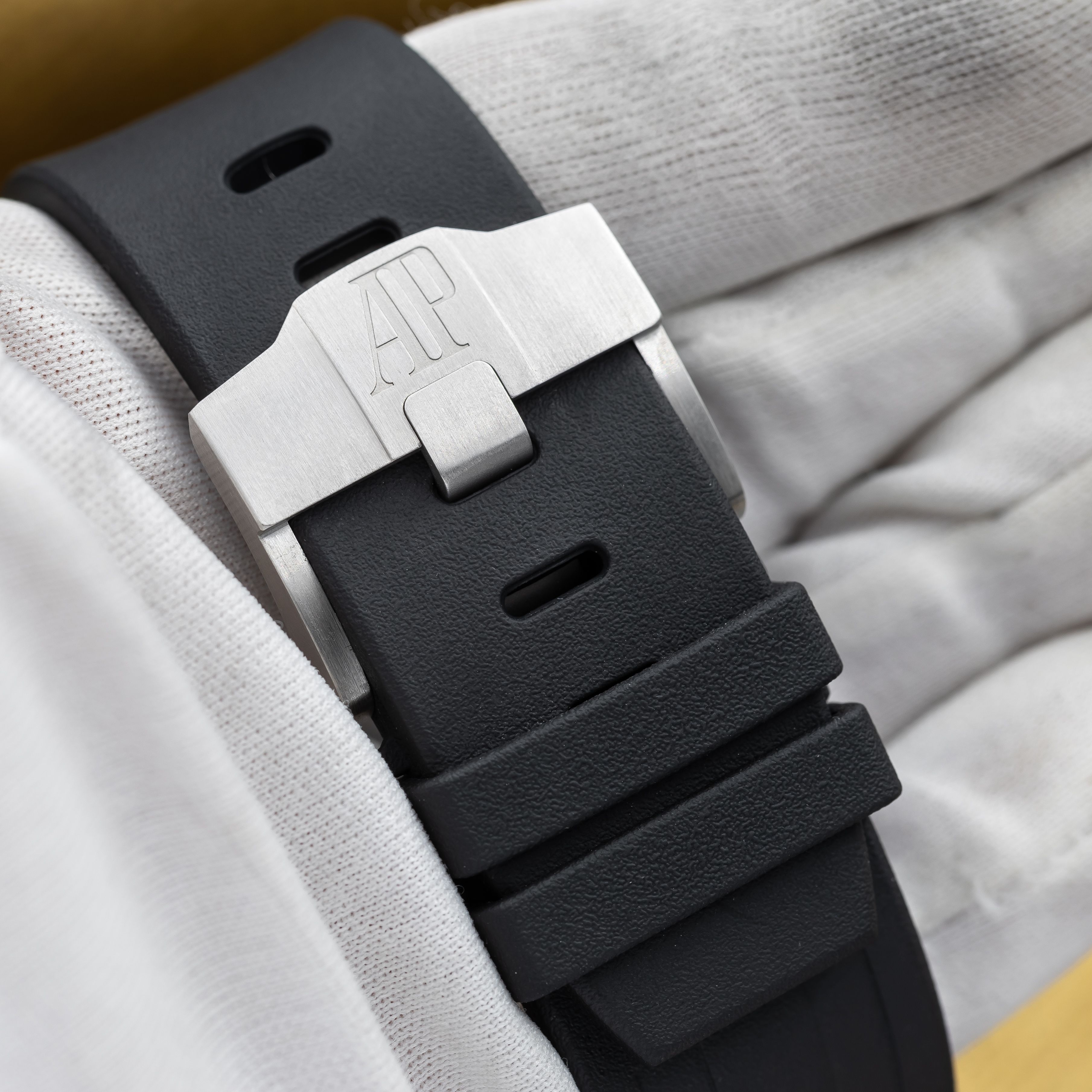 Audemars Piguet Royal Oak Offshore 15710ST.OO.A002CA.01 Thumbnail 3