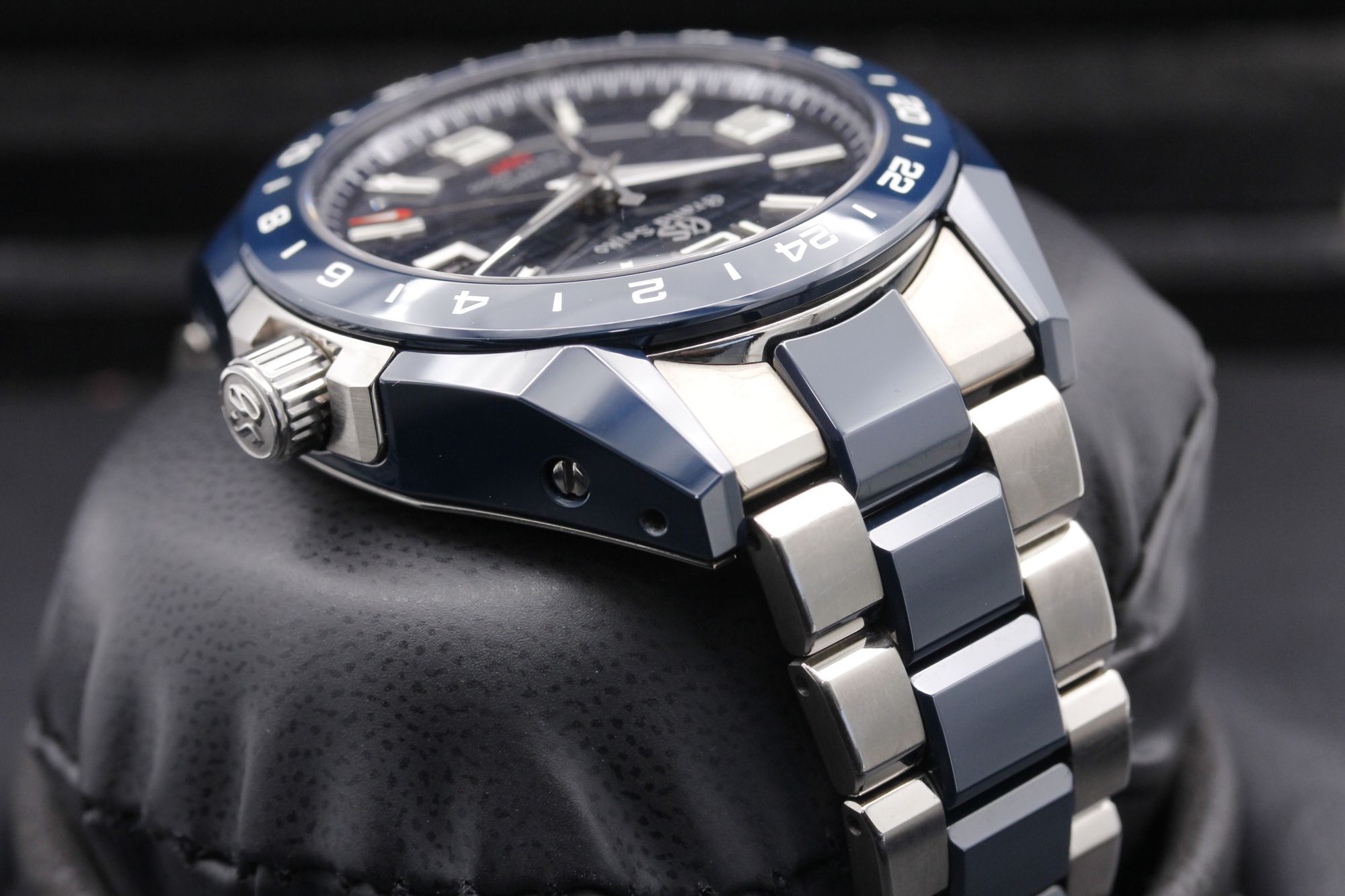 Grand Seiko Hi-Beat 36000 GMT SBGJ233 Thumbnail 4