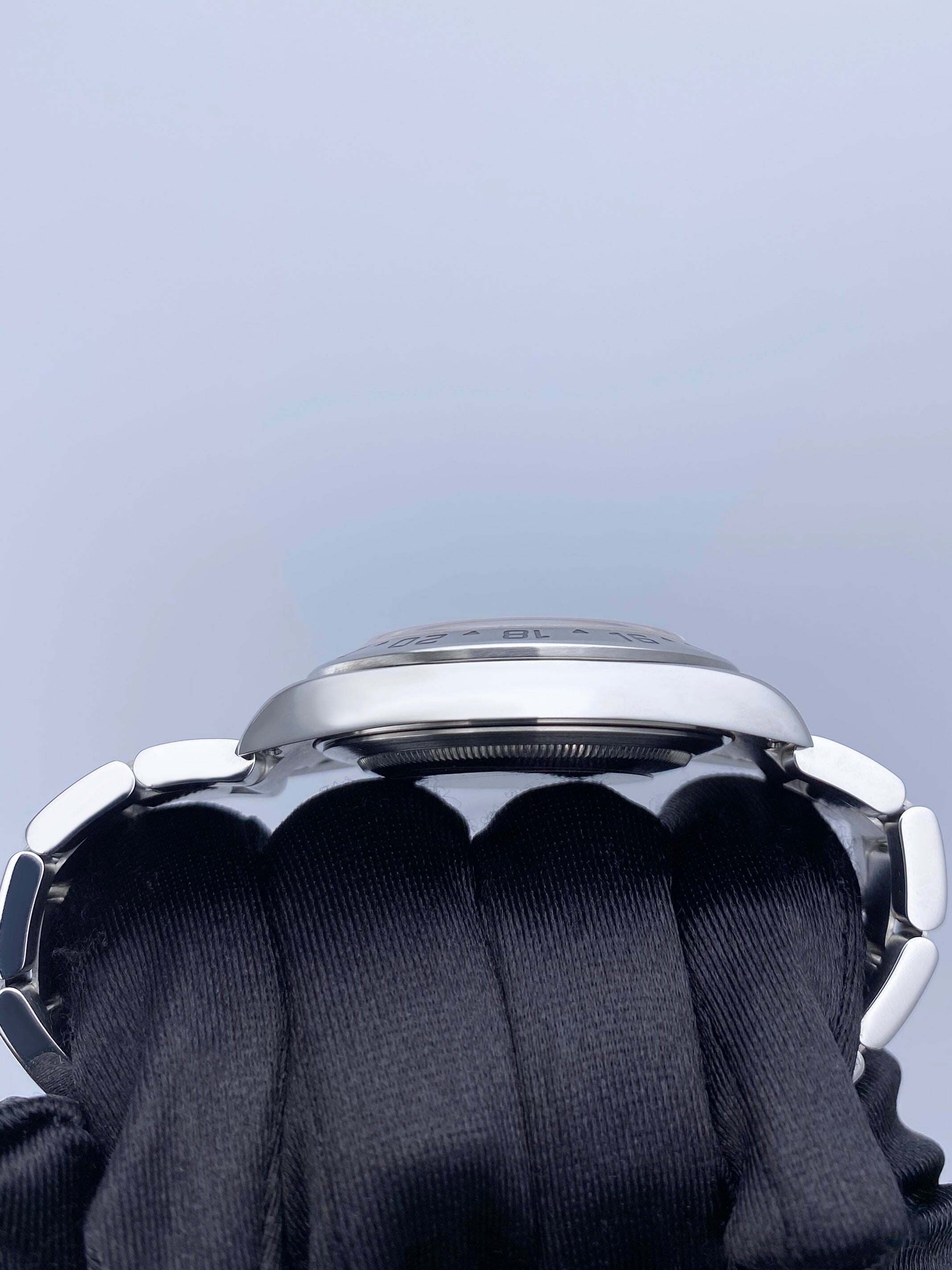 Rolex Explorer II 16570 Thumbnail 7