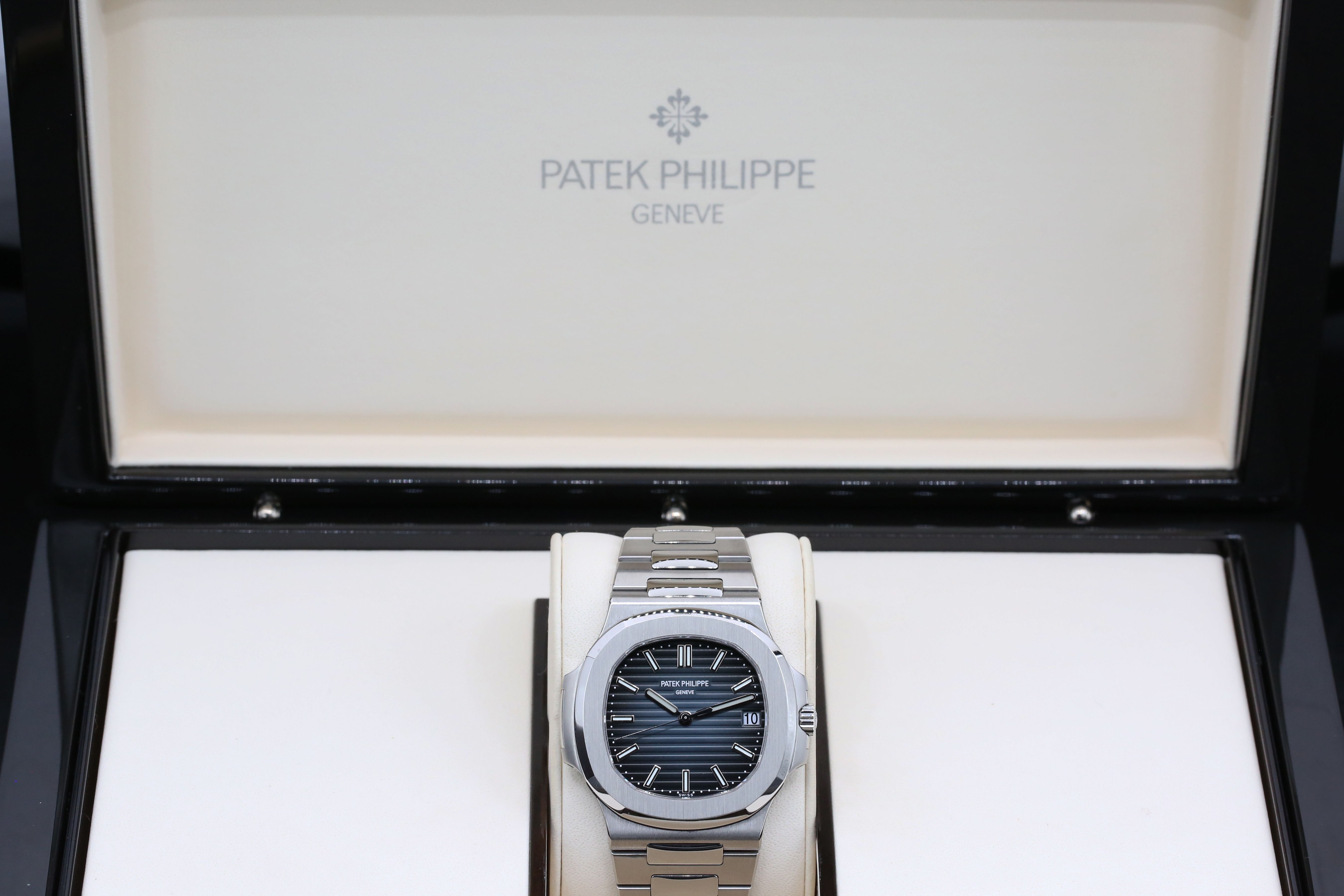 Patek Philippe Nautilus 5711/1A-010 Thumbnail 4