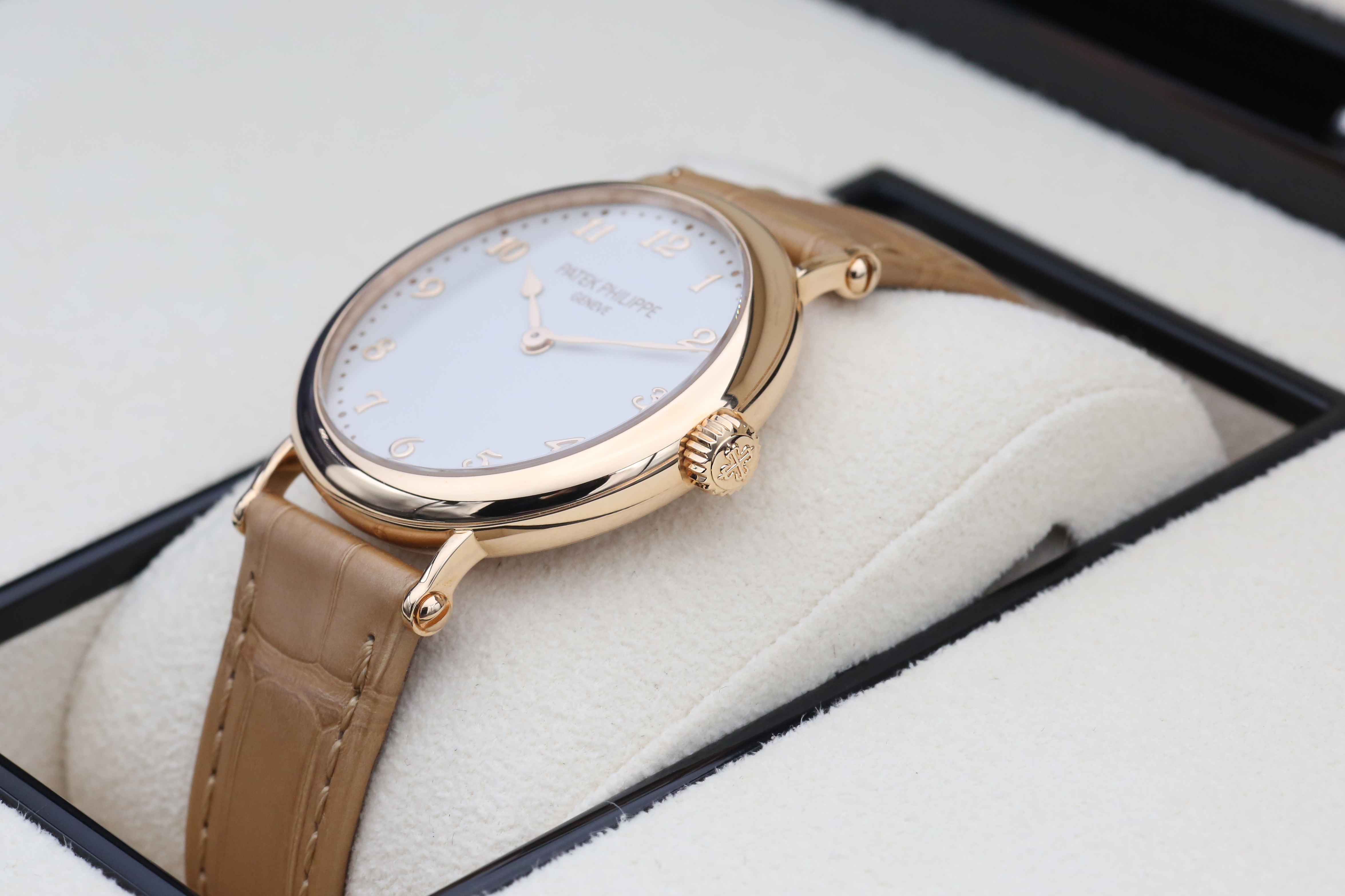 Patek Philippe Calatrava 7200R-001 Thumbnail 4