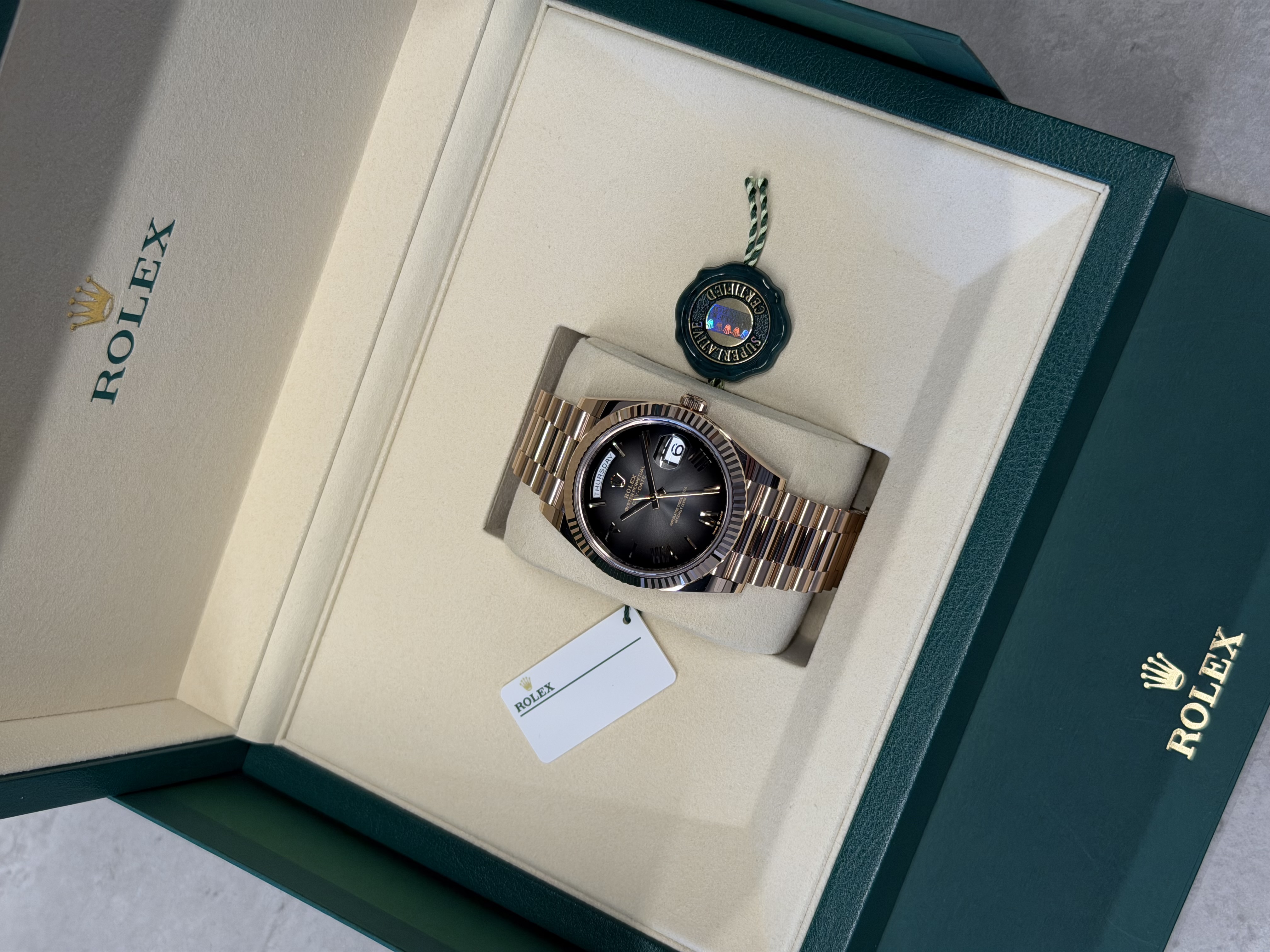 Rolex Day-Date 40 228235 Thumbnail 2