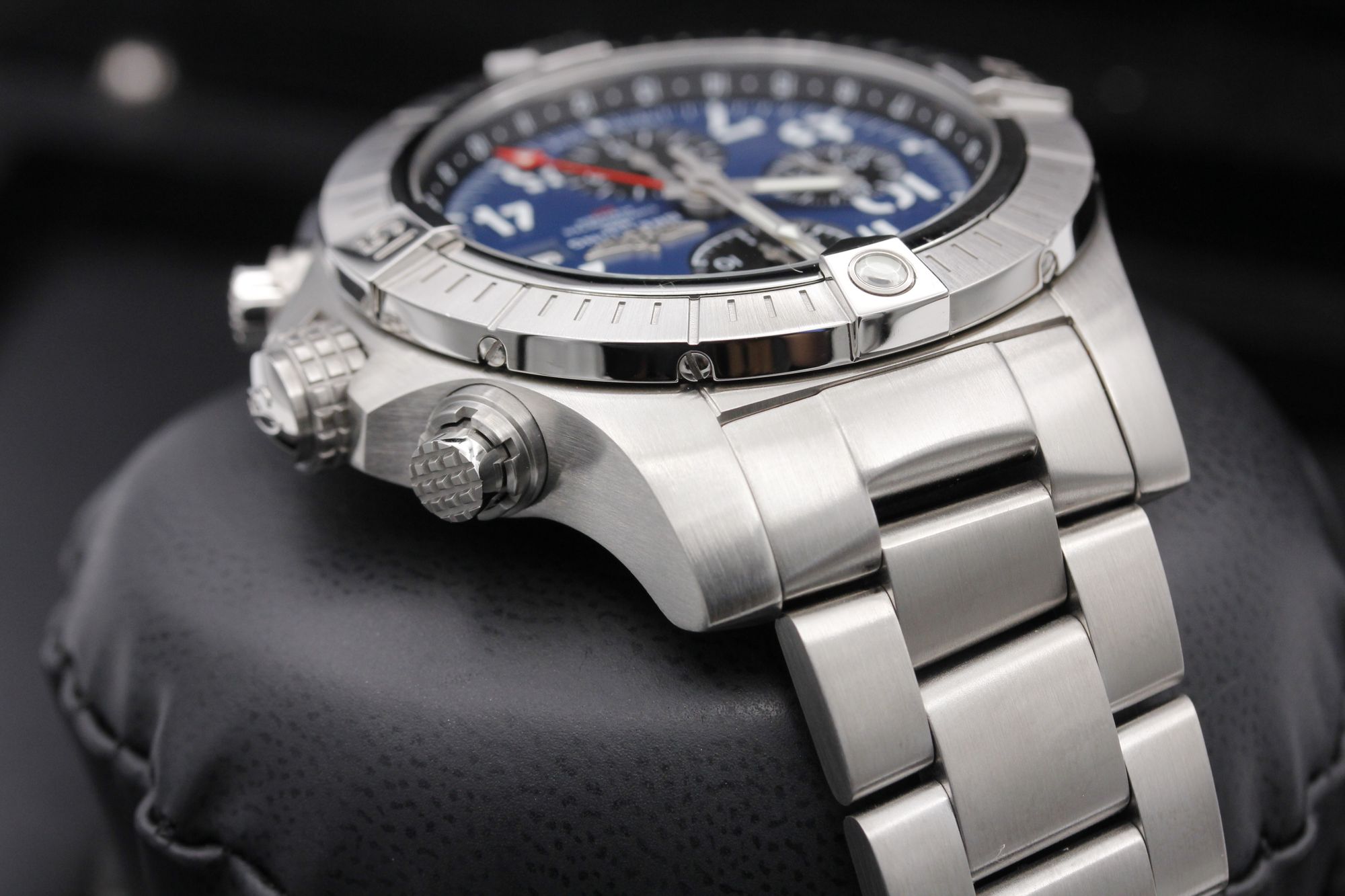 Breitling Avenger Chronograph 45 A24315 Thumbnail 4