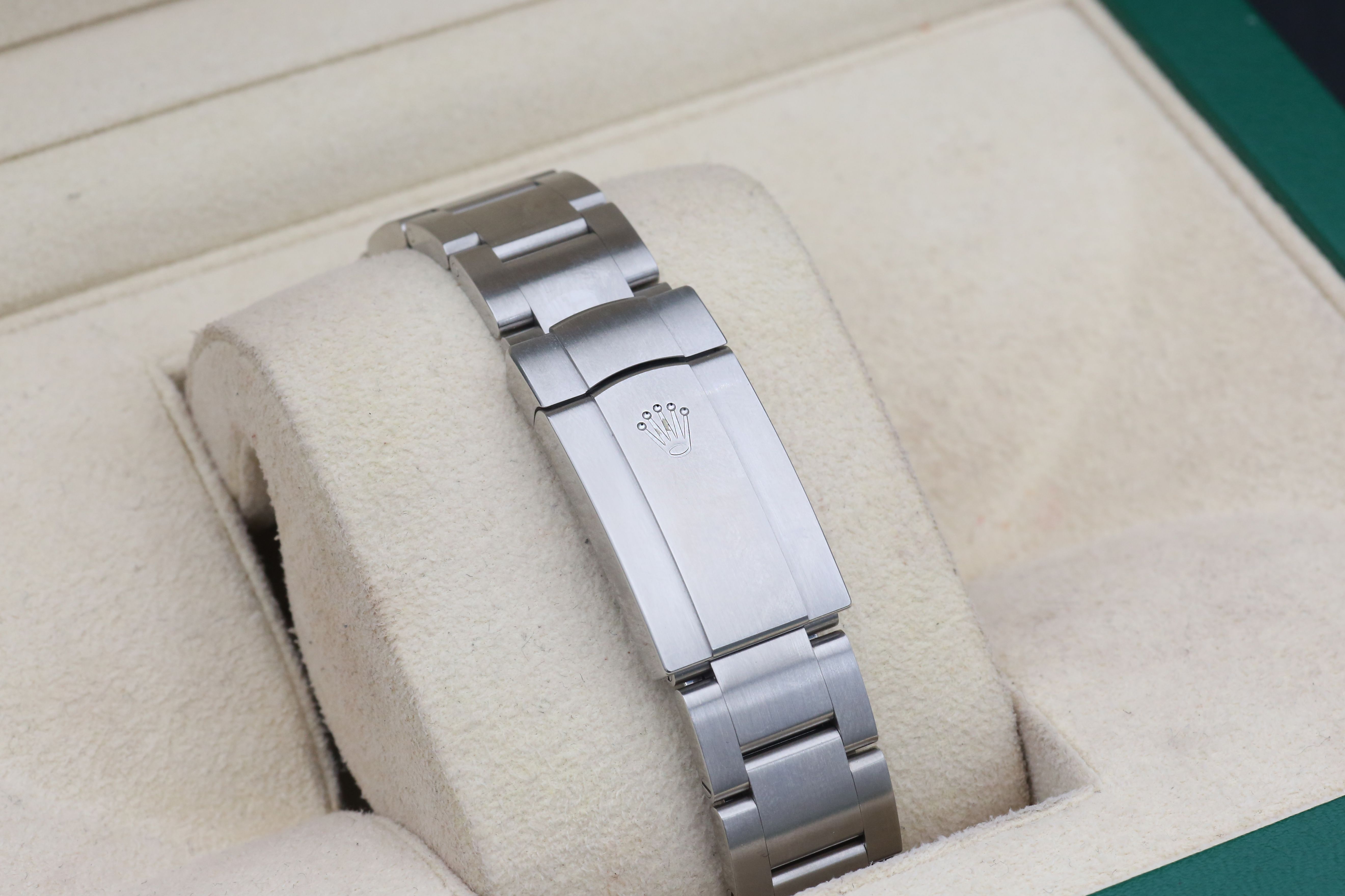 Rolex Oyster Perpetual 124300 Thumbnail 7