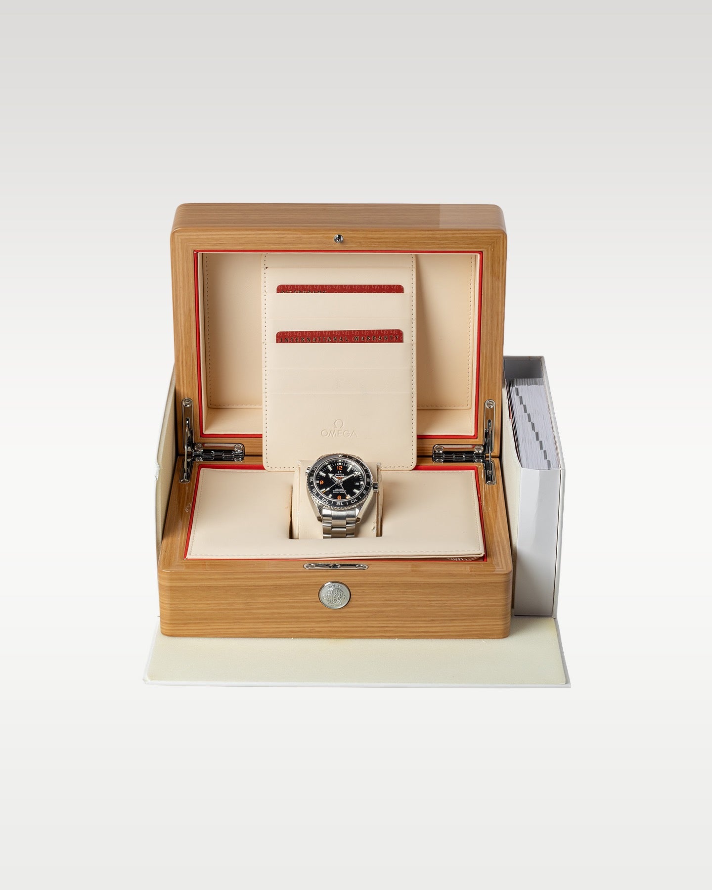 Omega Planet Ocean 232.30.44.22.01.002 Thumbnail 5