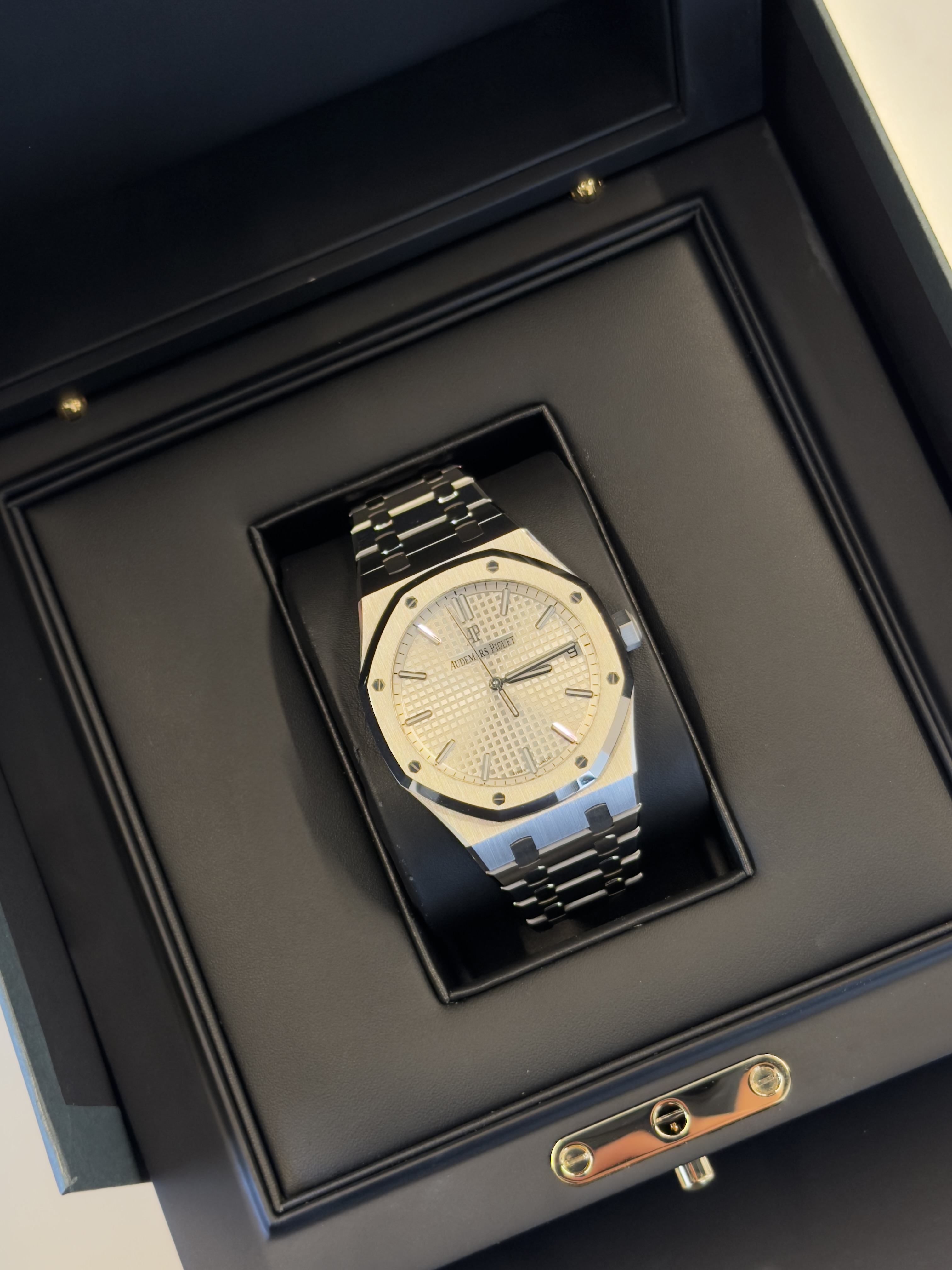 Audemars Piguet Royal Oak 15500ST.OO.1220ST.04 Thumbnail 3