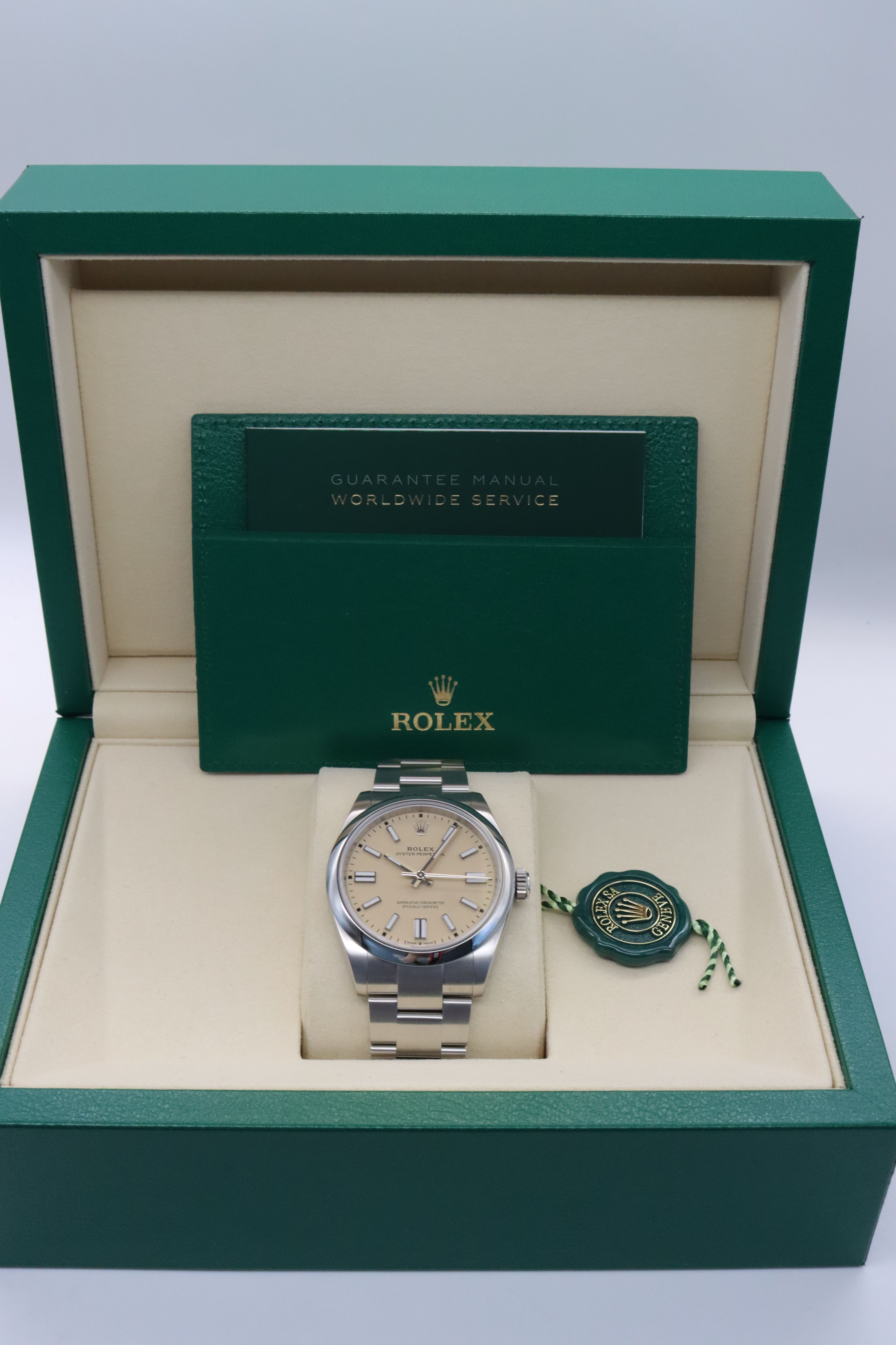 Rolex Oyster Perpetual 41 134300 Thumbnail 5