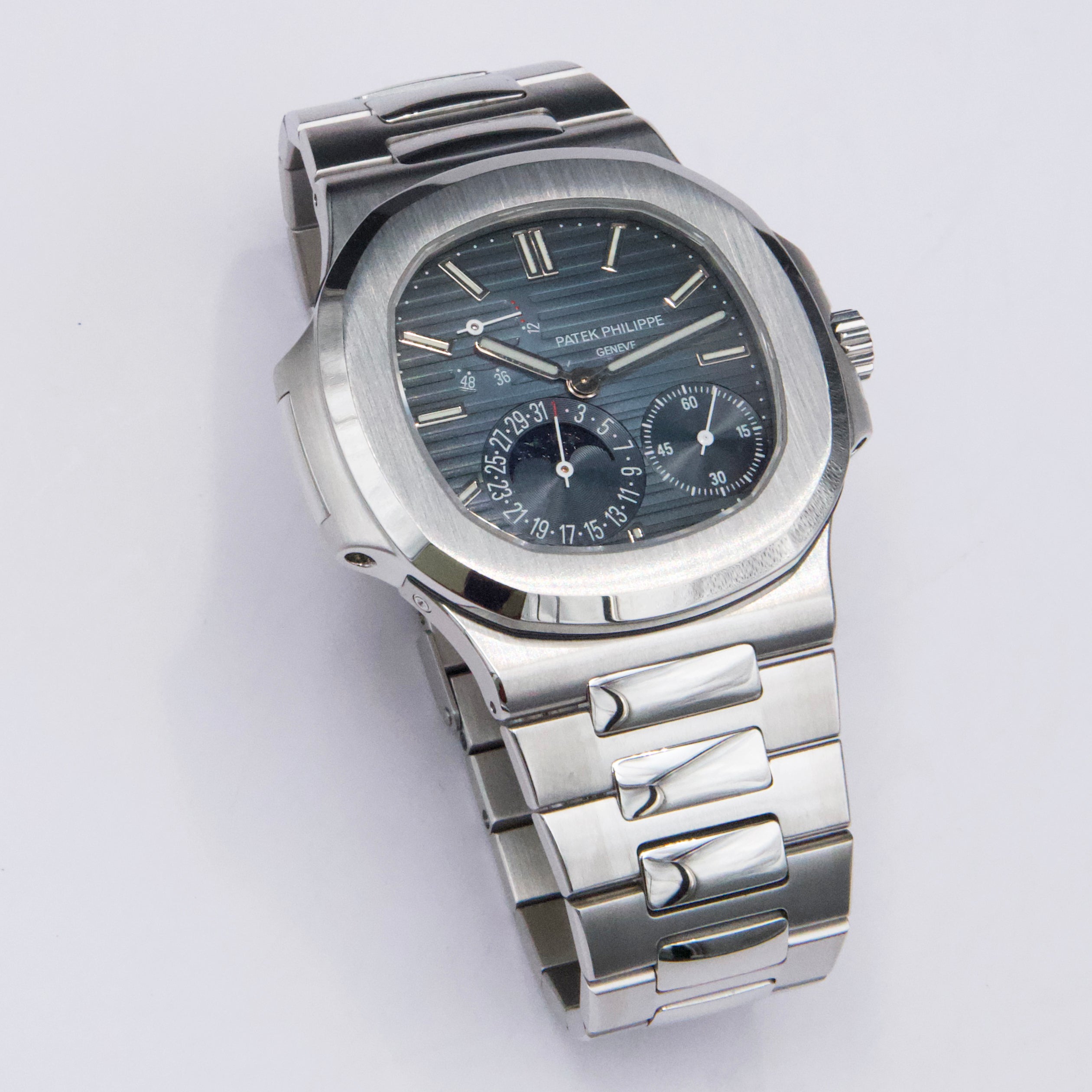 Patek Philippe Nautilus 5712/1A-001 Thumbnail 2