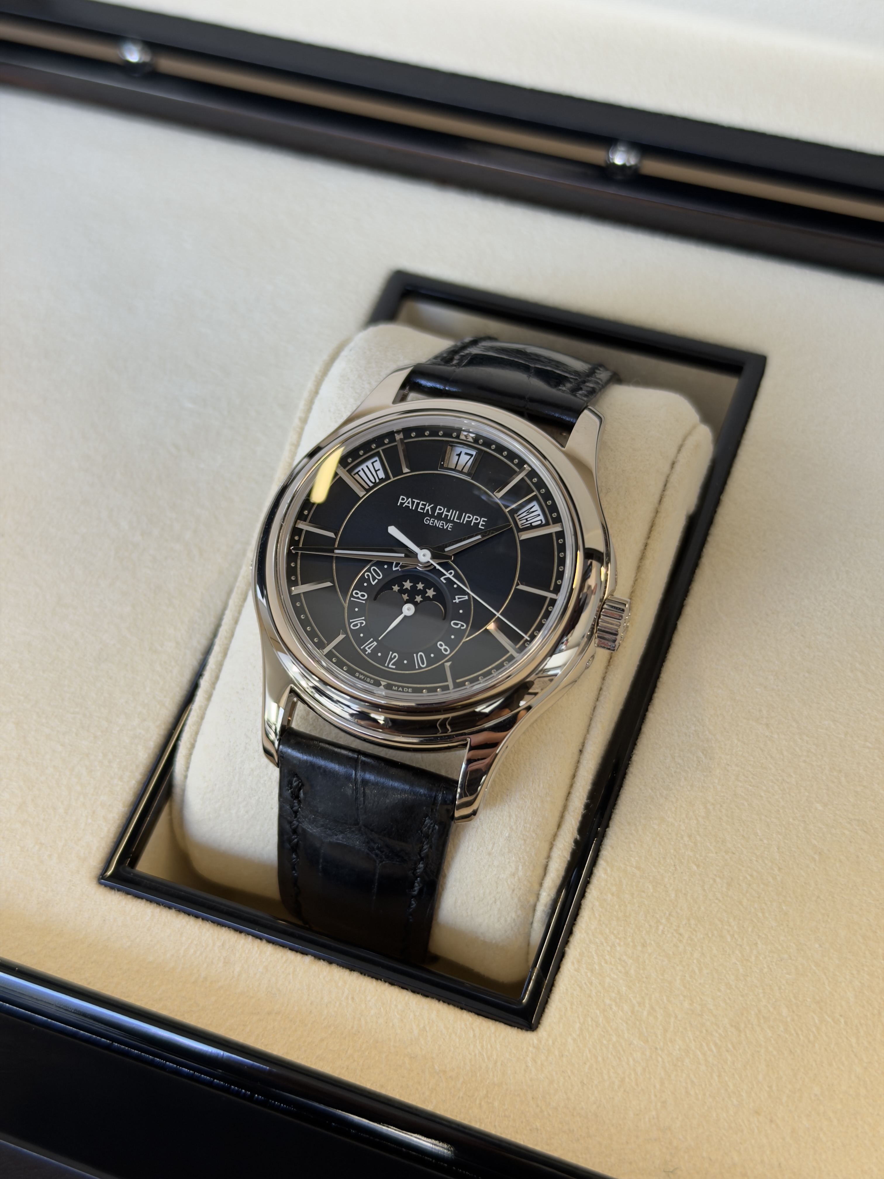 Patek Philippe Complications 5205G-013 Thumbnail 3