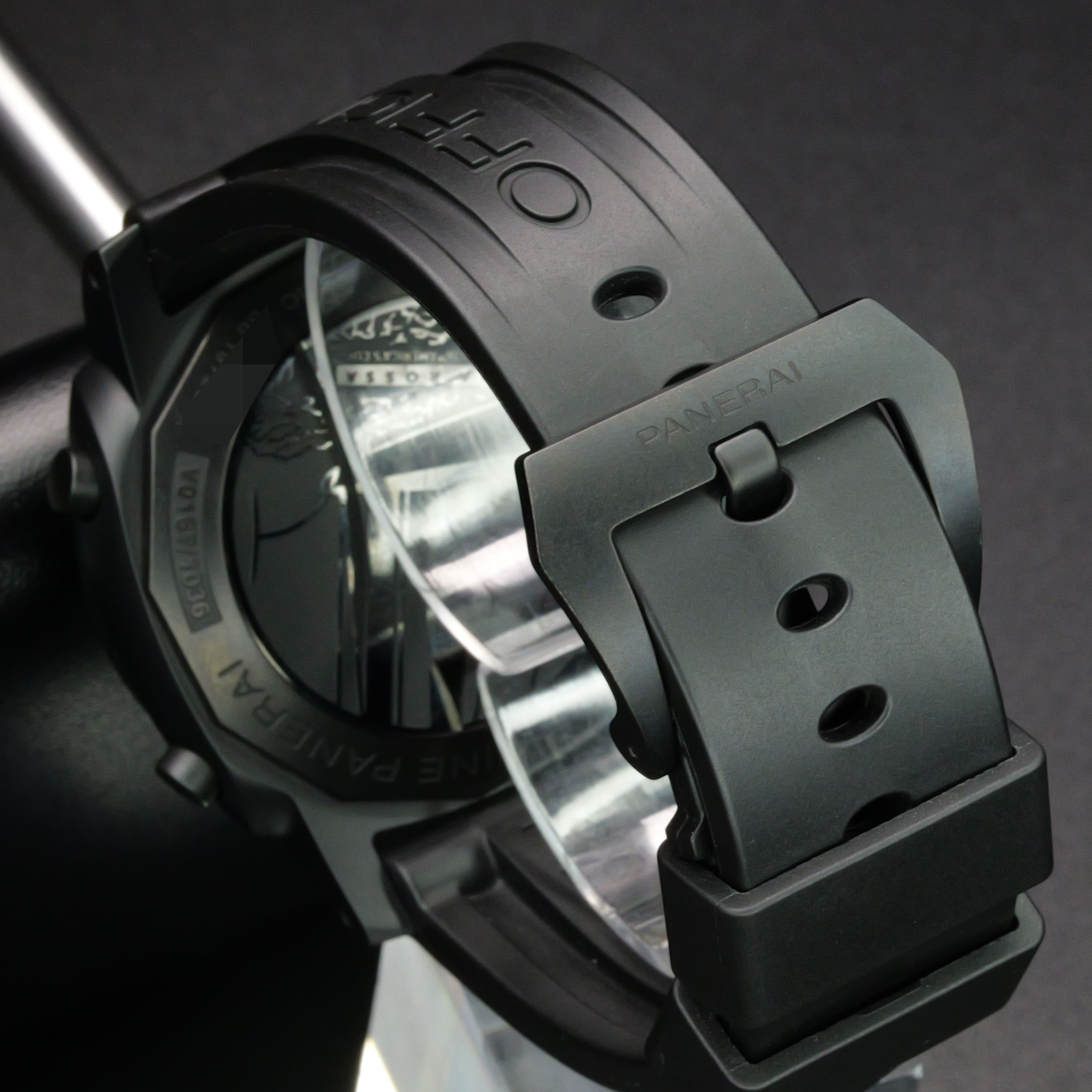 Panerai Luminor Luna Rossa PAM01037 Thumbnail 3