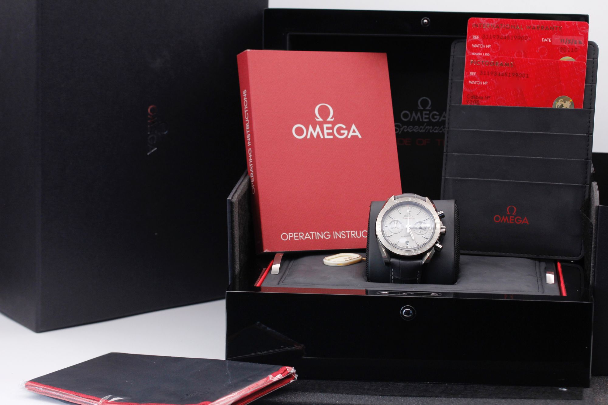 Omega Speedmaster Moonwatch 311.93.44.51.99.001 Thumbnail 5