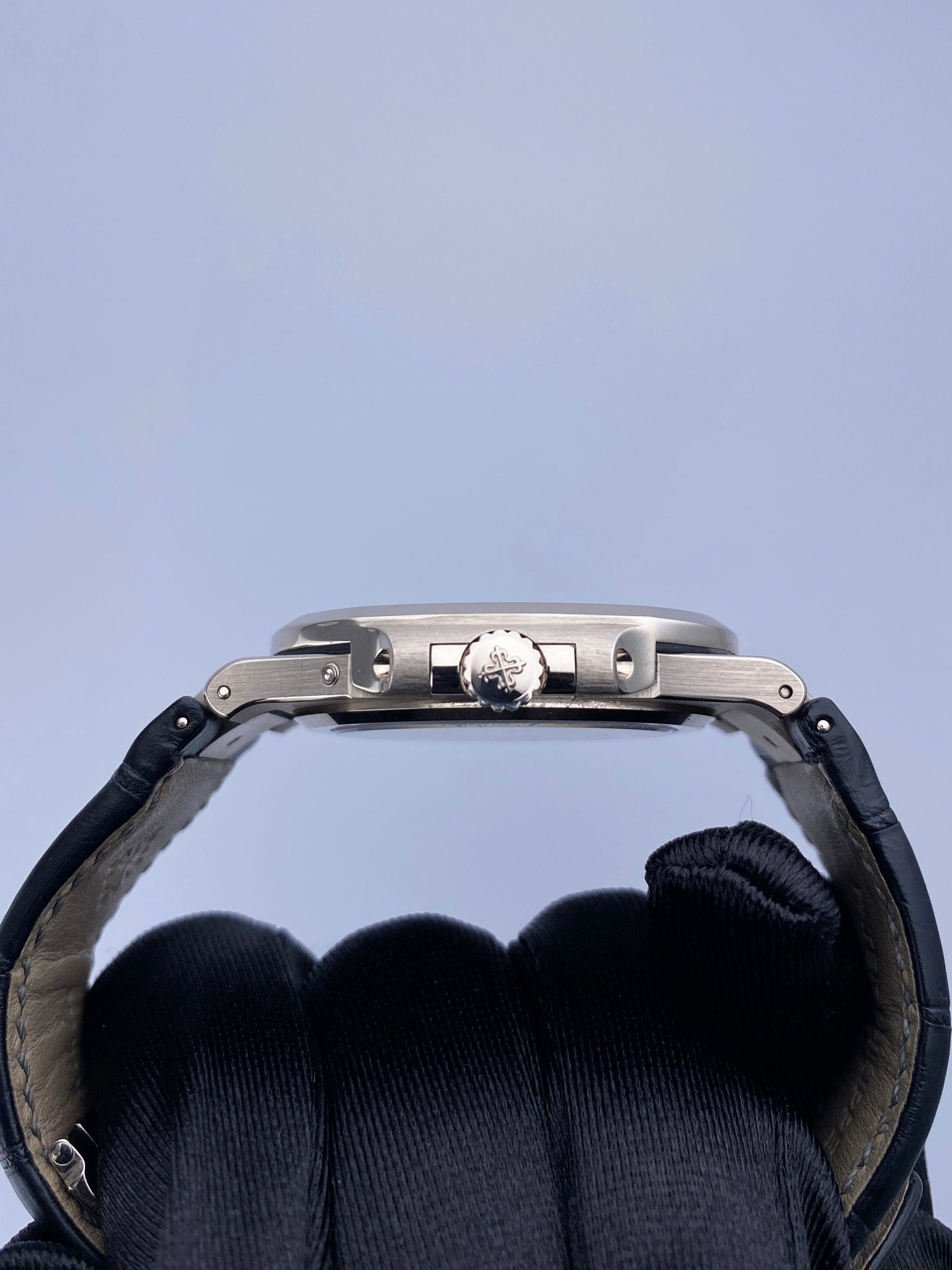 Patek Philippe Nautilus 5712G-001 Thumbnail 4