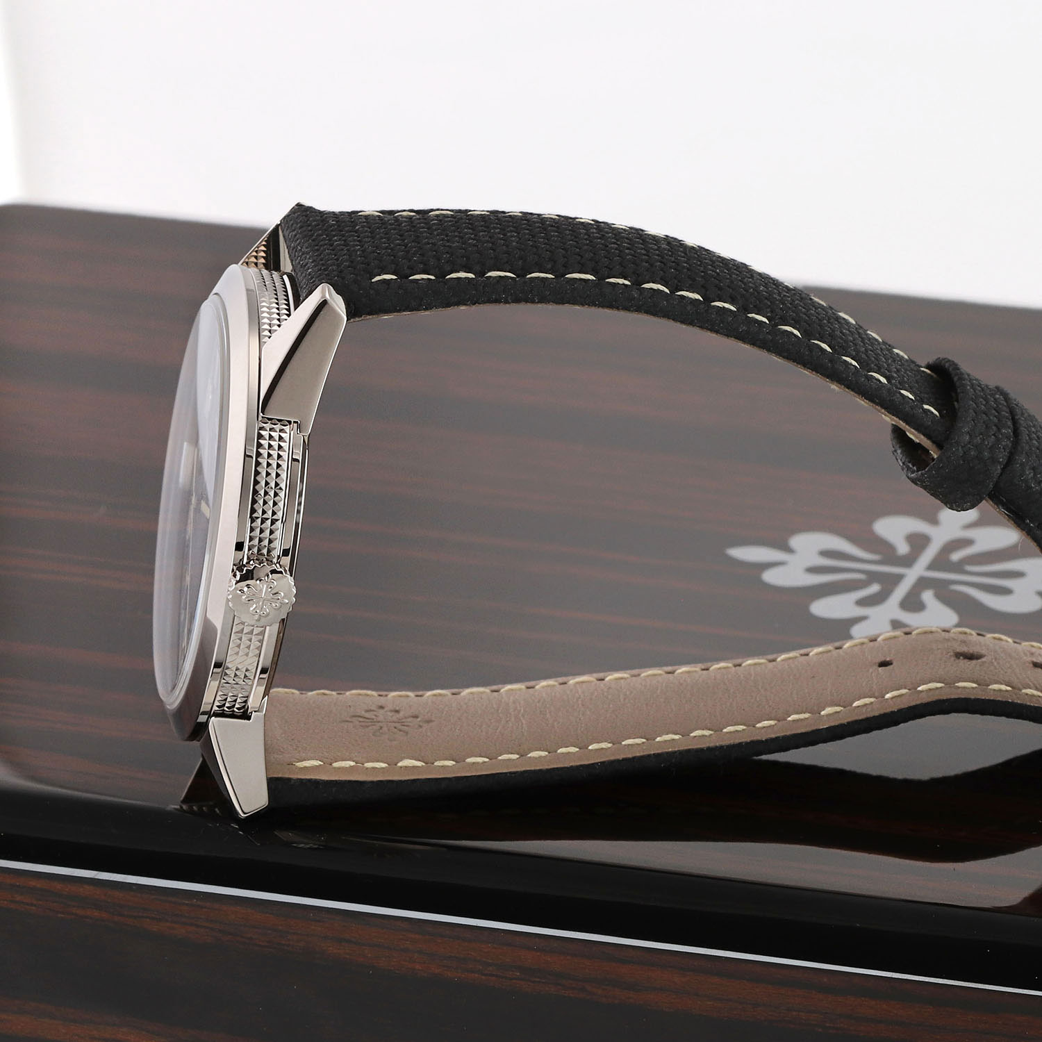 Patek Philippe Calatrava 5226G-001 Thumbnail 3