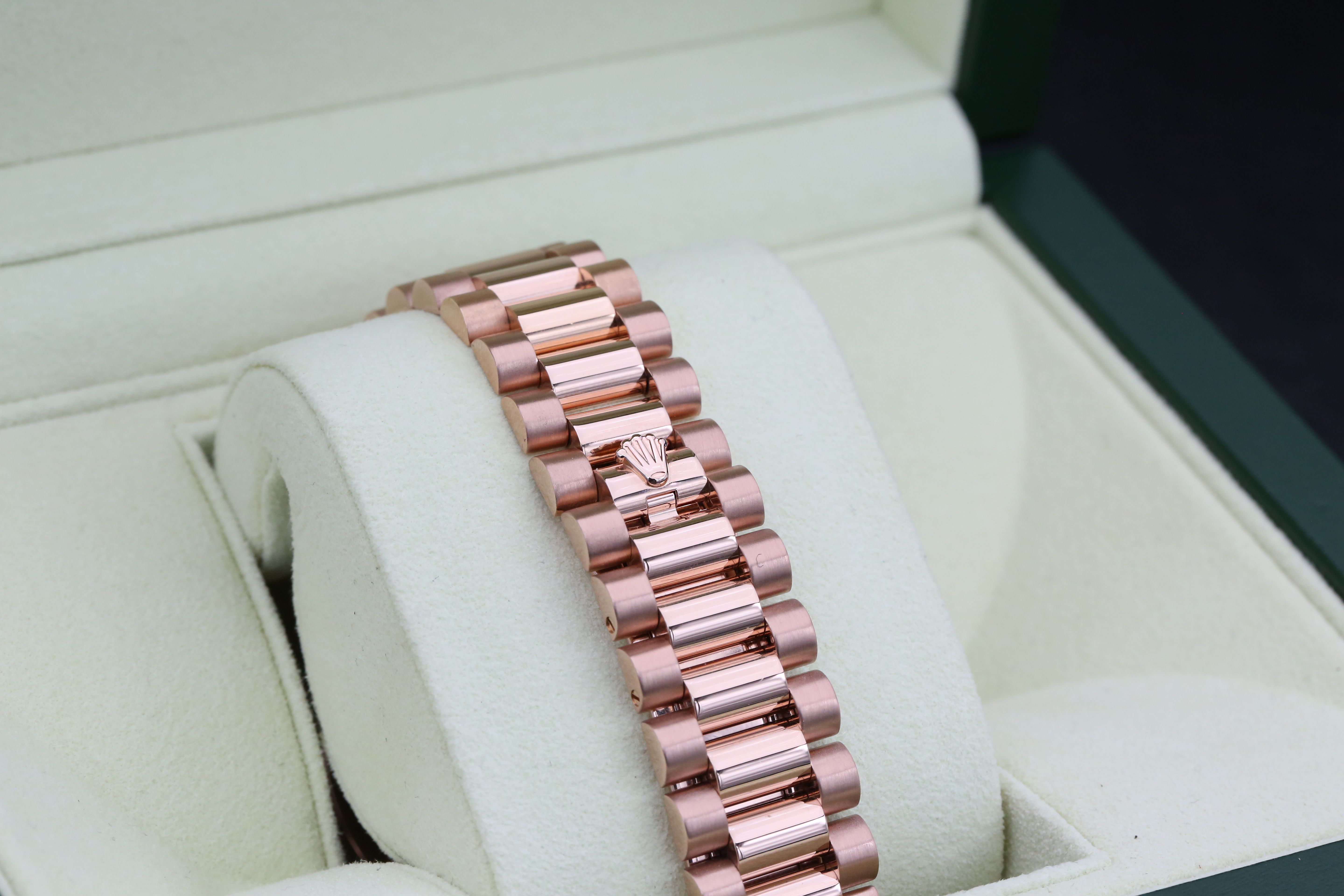 Rolex Day-Date II 218235 Thumbnail 3