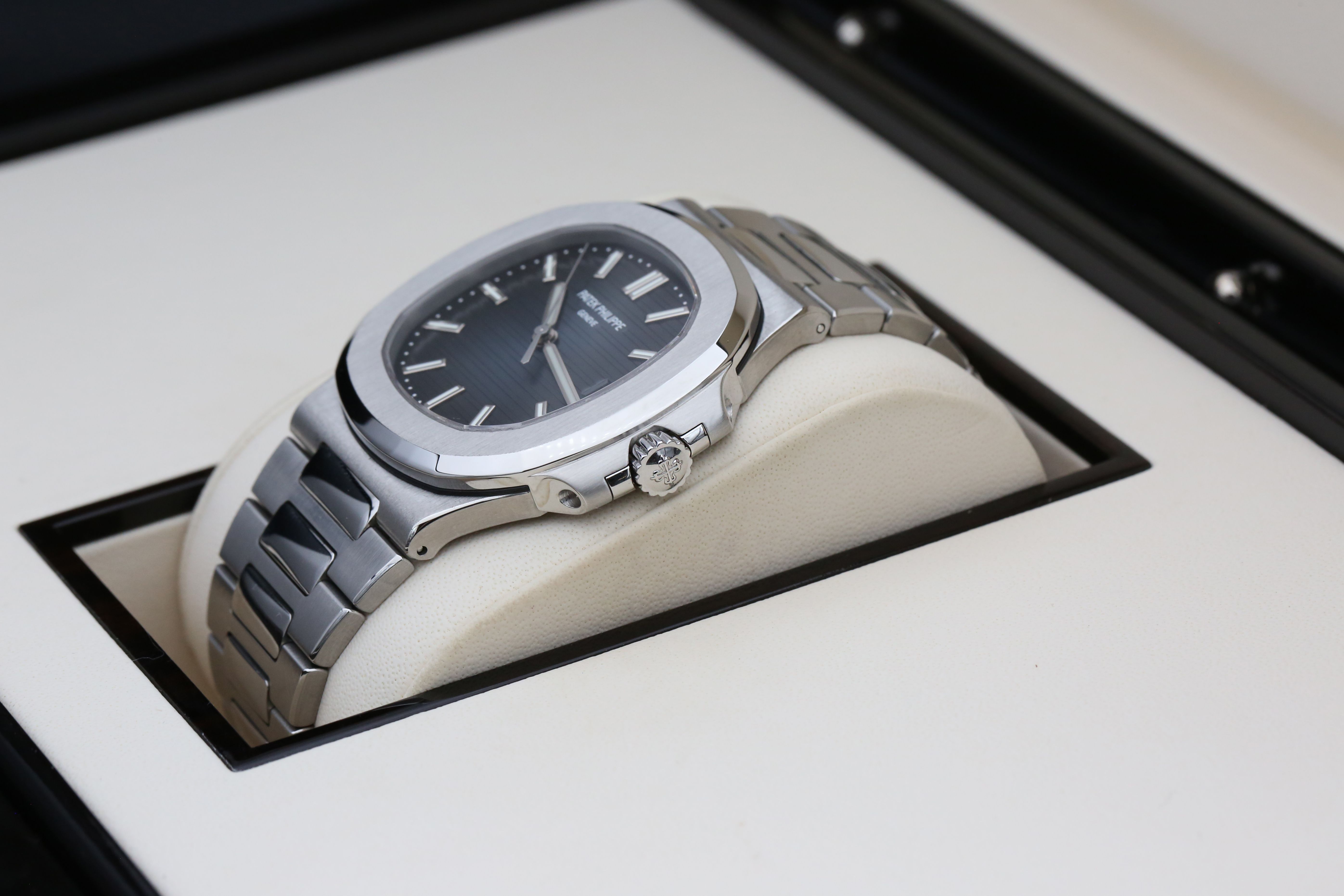 Patek Philippe Nautilus 5711/1A-010 Thumbnail 6
