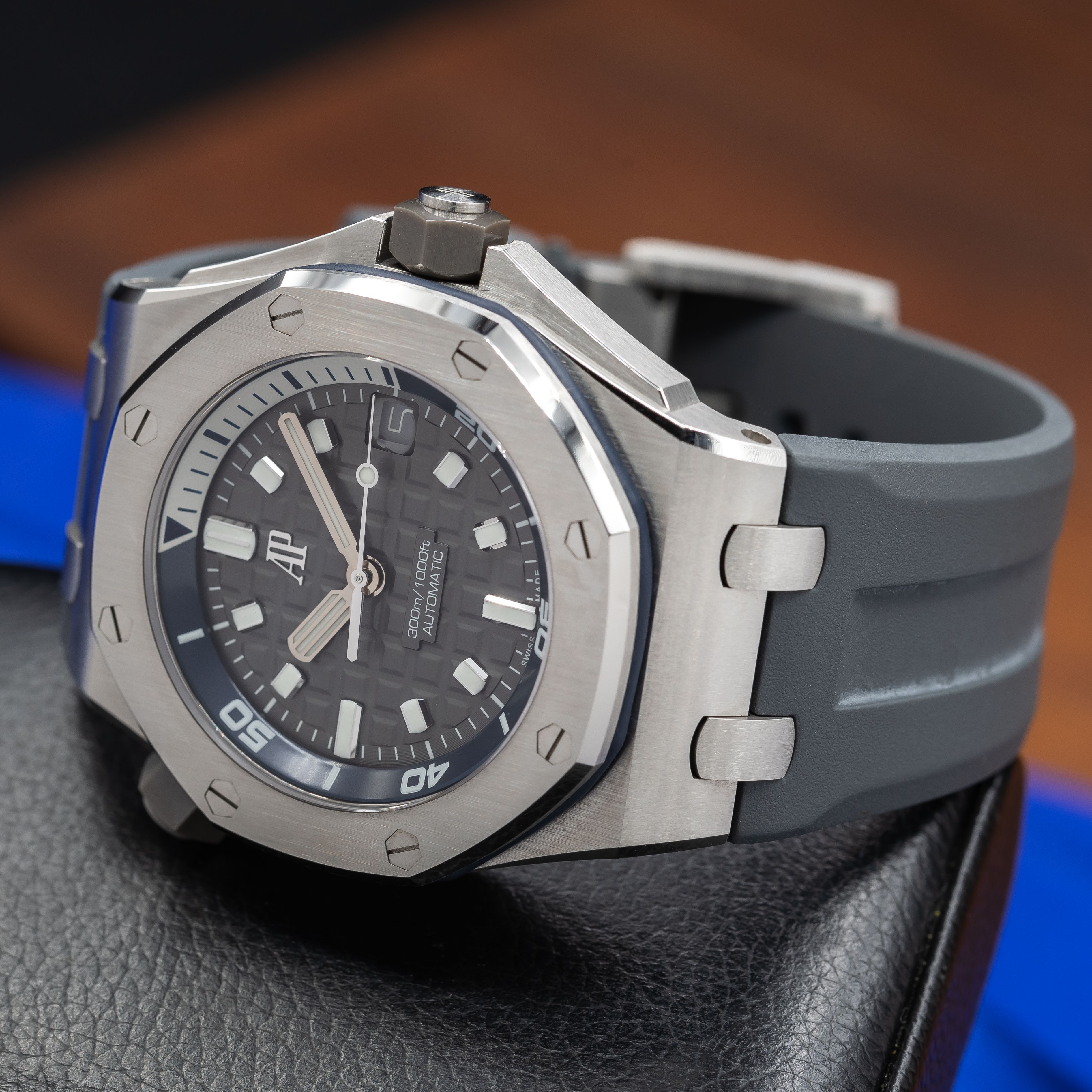 Audemars Piguet Royal Oak Offshore 15720ST.OO.A009CA.01 Thumbnail 3