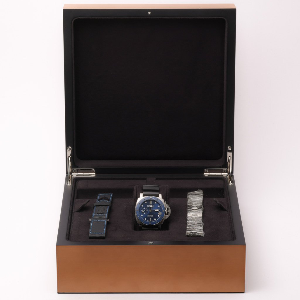 Panerai Submersible PAM01068 Thumbnail 7