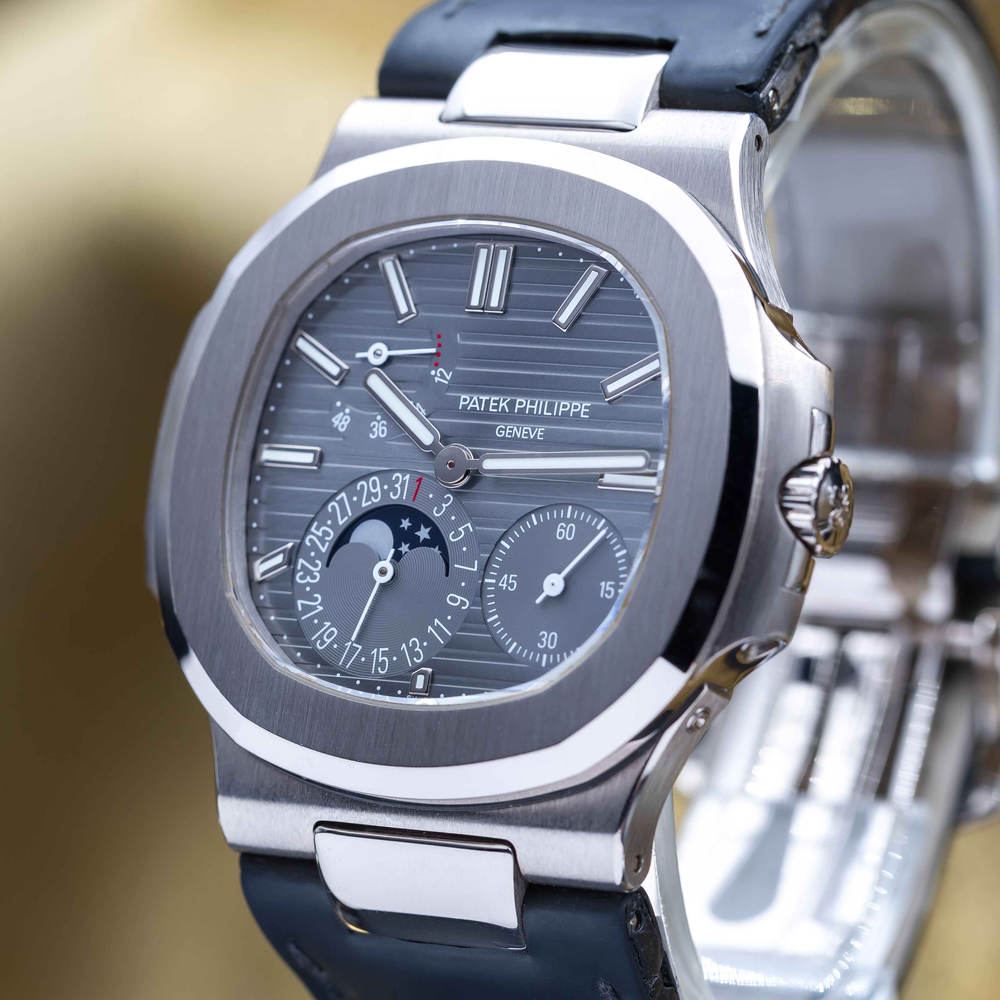 Patek Philippe Nautilus 5712G-001 Thumbnail 2