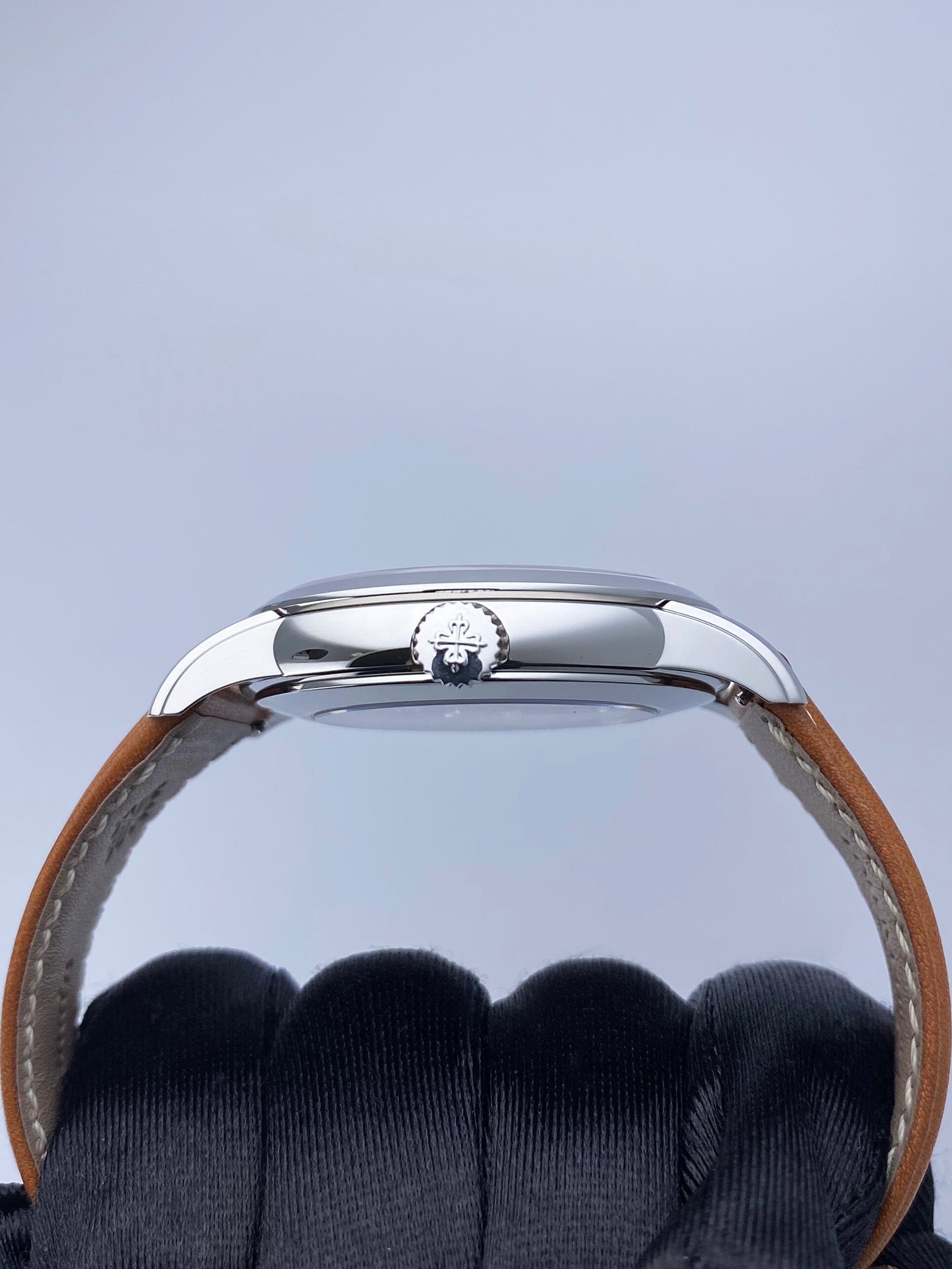 Patek Philippe Complications 5212A-001 Thumbnail 4