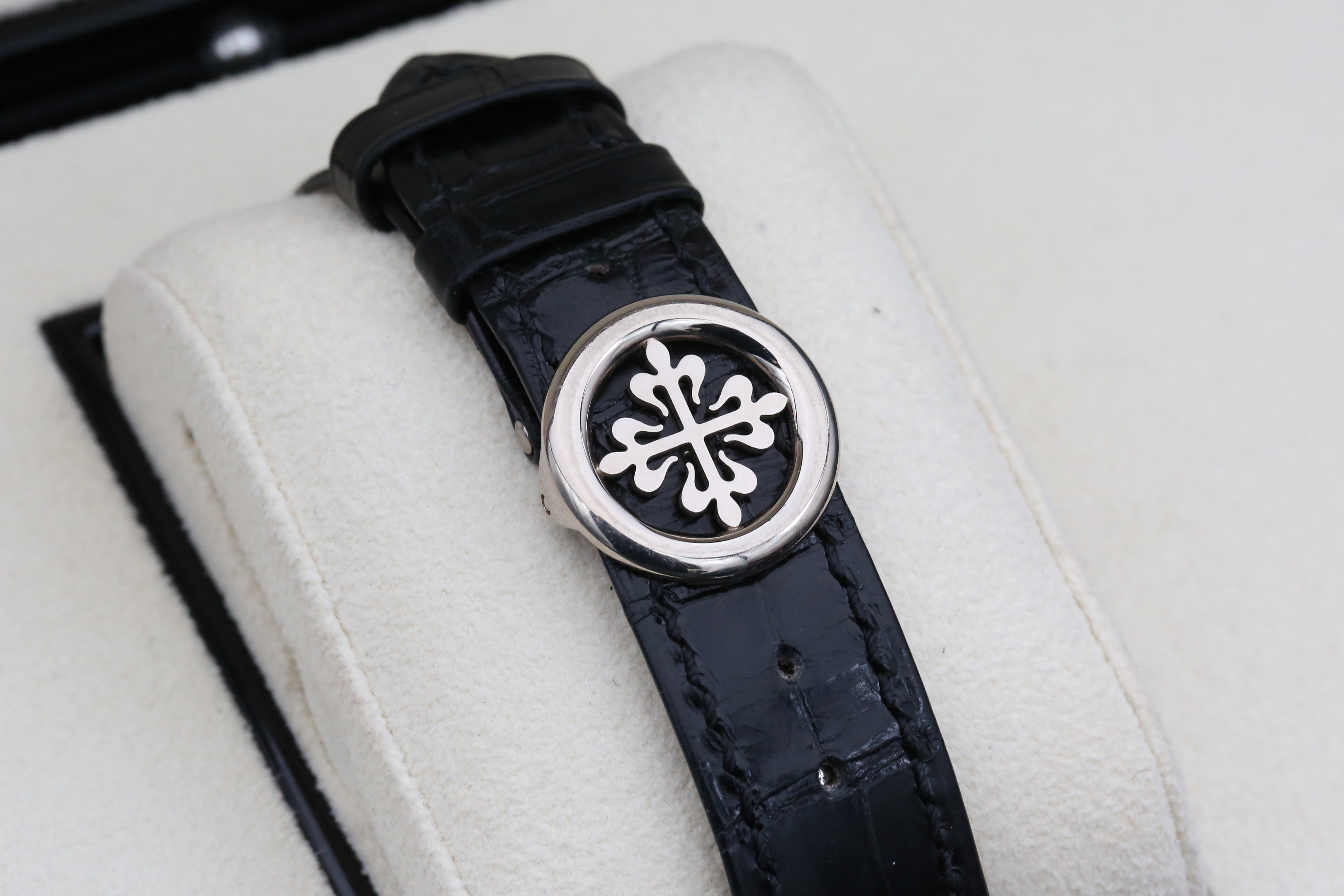 Patek Philippe World Time 5230G-001 Thumbnail 3