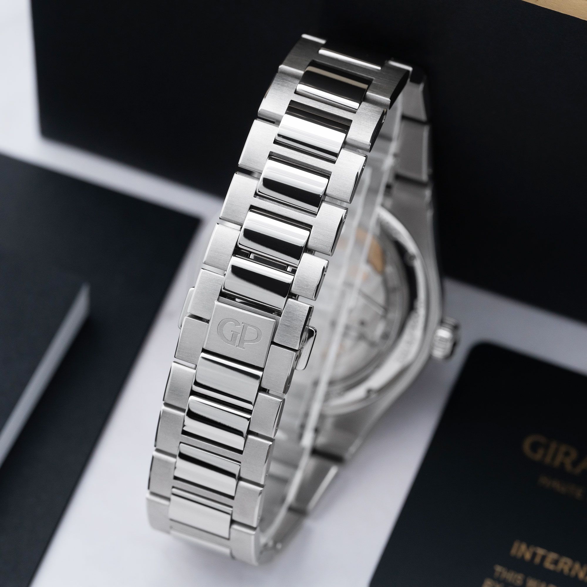 Girard Perregaux Laureato 81010-11-431-11A Thumbnail 3