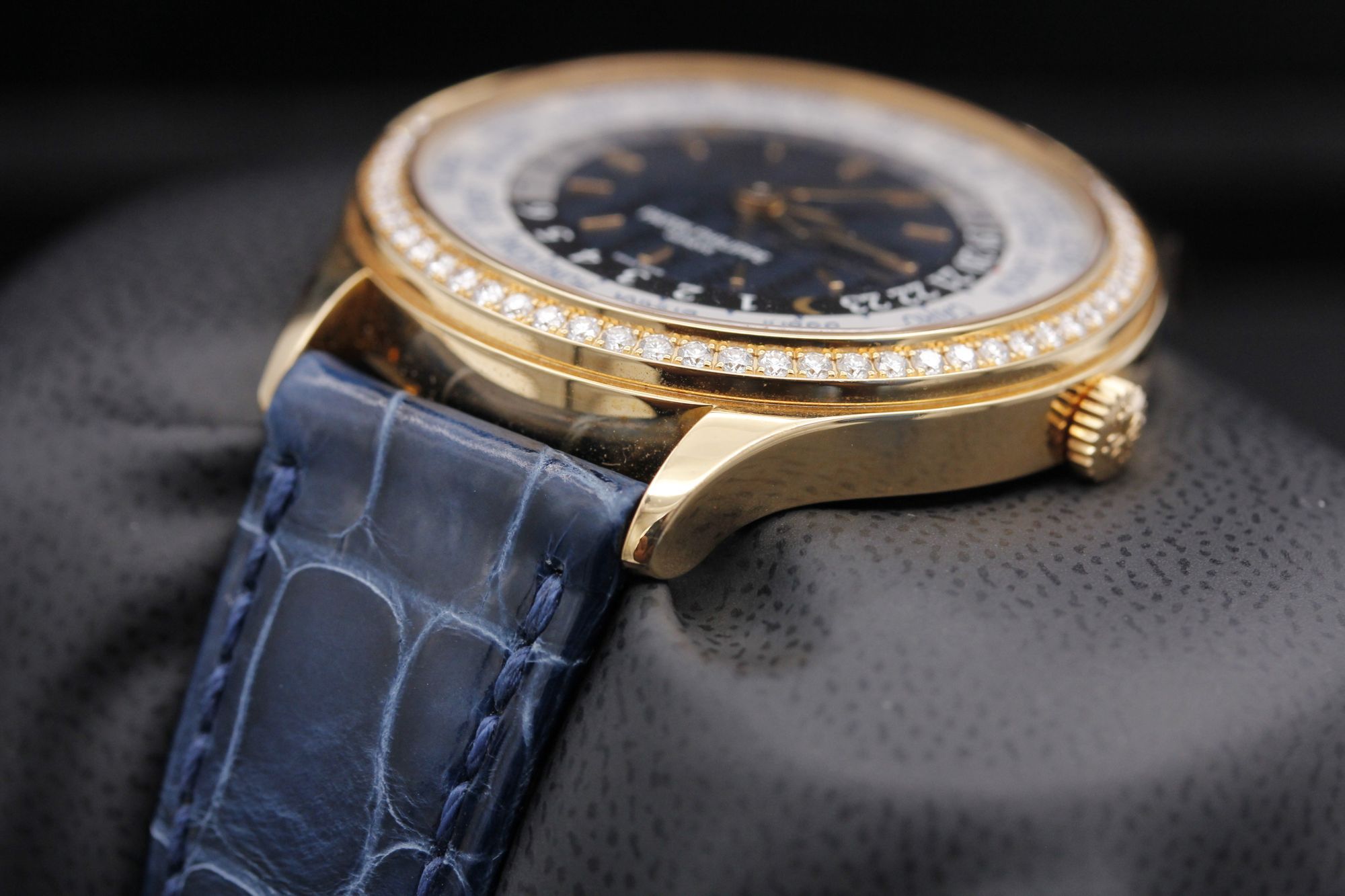 Patek Philippe World Time 7130R-012 Thumbnail 2