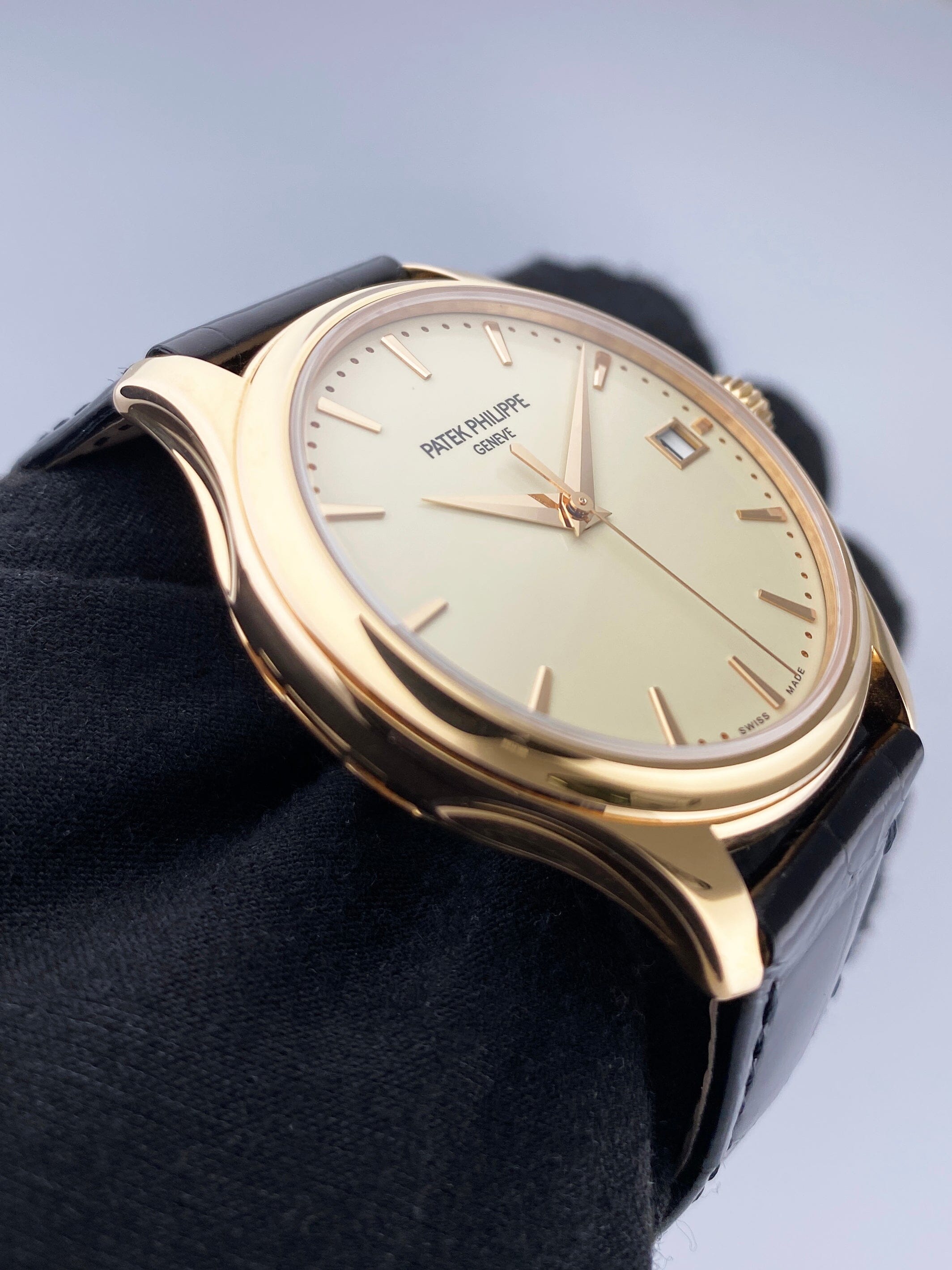 Patek Philippe Calatrava 5227J-001 Thumbnail 3