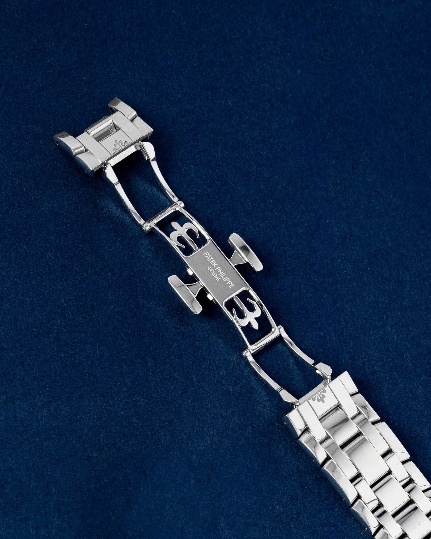 Patek Philippe Complications 4947/1A-001 Thumbnail 4