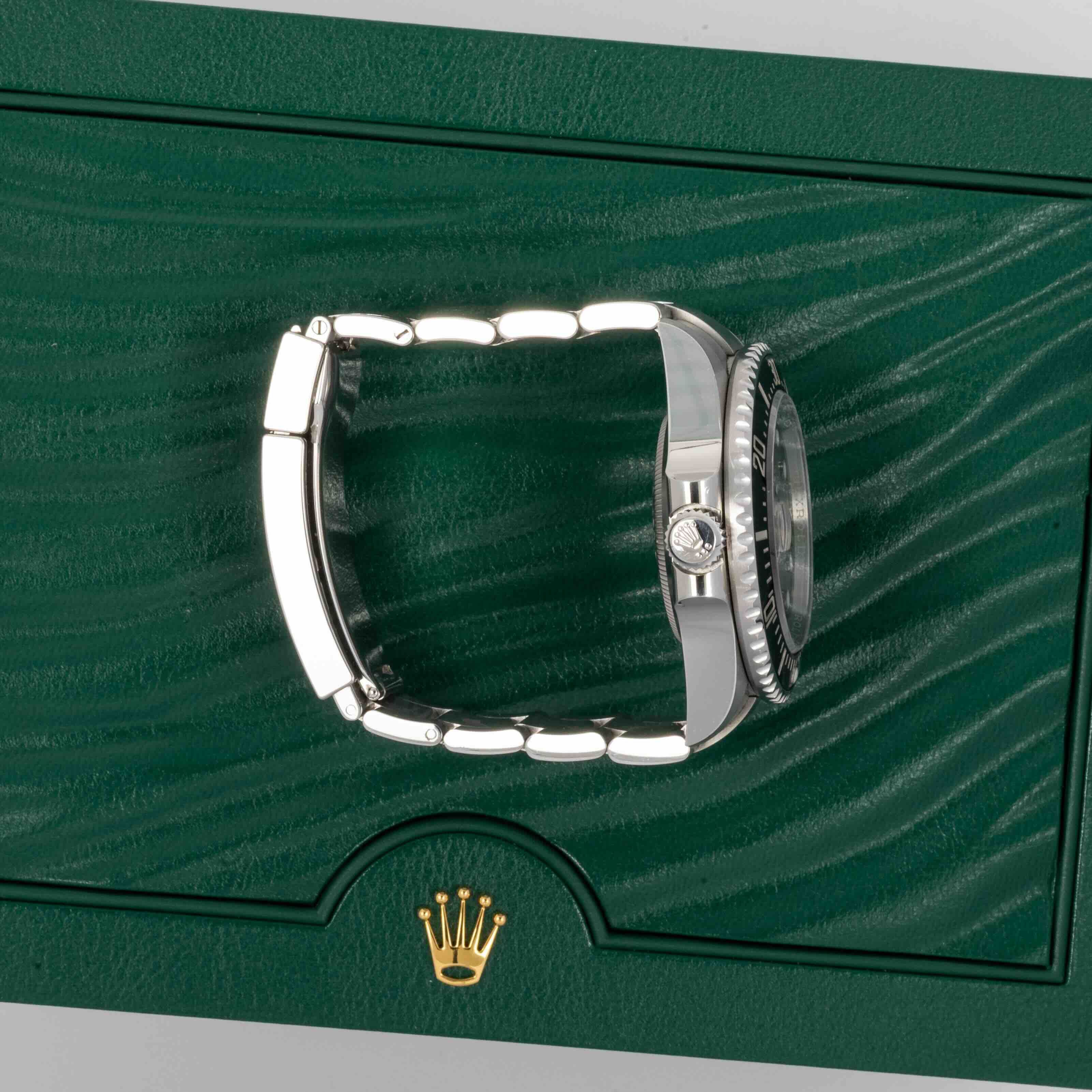 Rolex Sea-Dweller 126600 Thumbnail 2