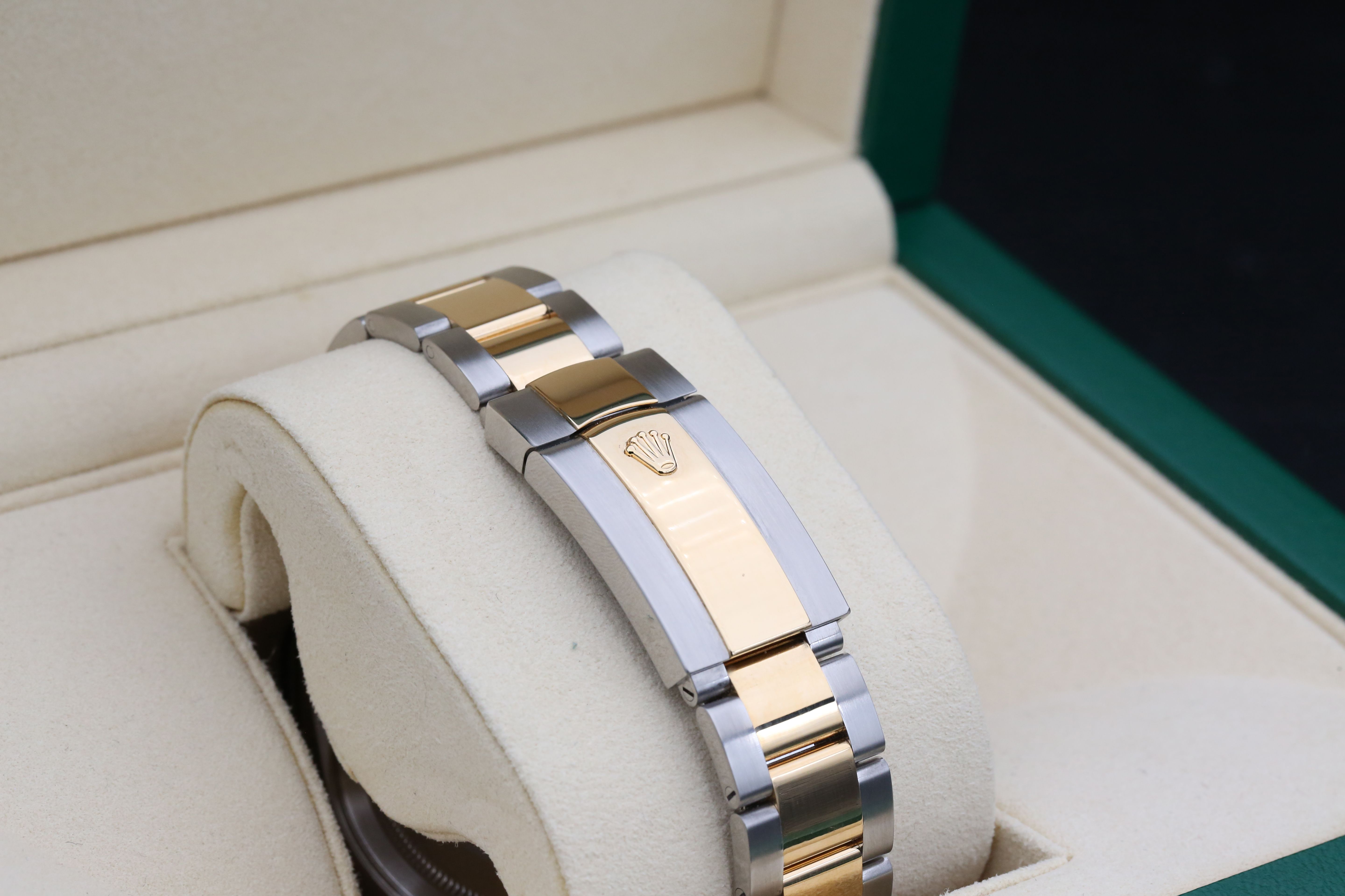 Rolex Sky-Dweller 326933 Thumbnail 3